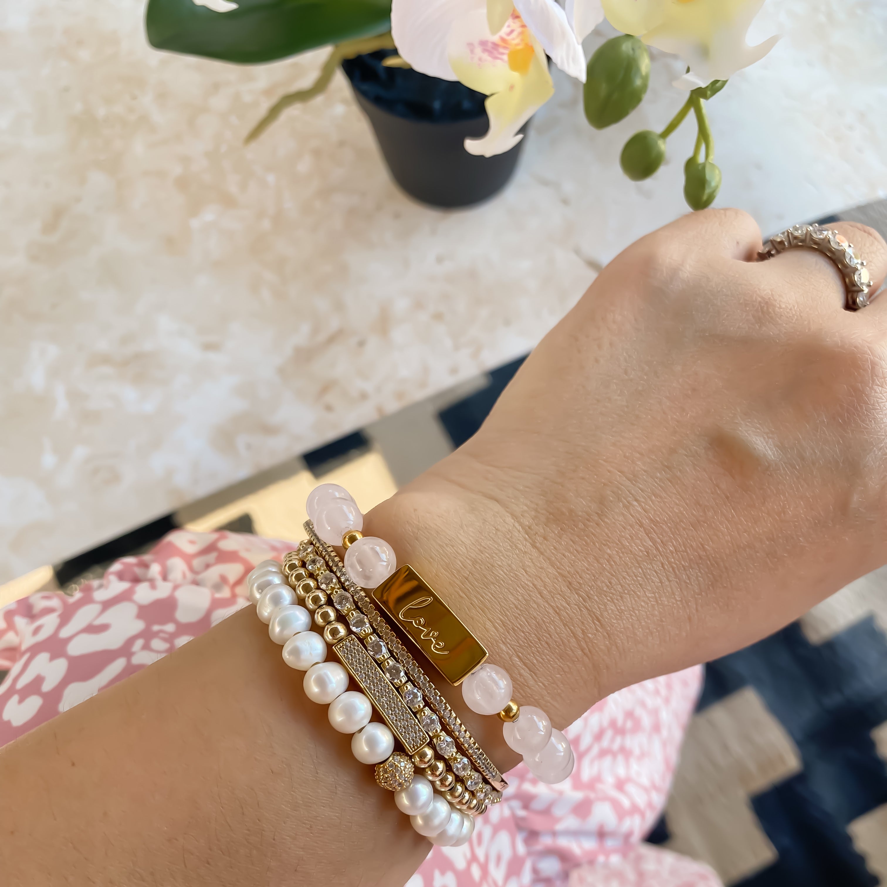 LOVE ON ROSE QUARTZ ELASTIC BRACELET