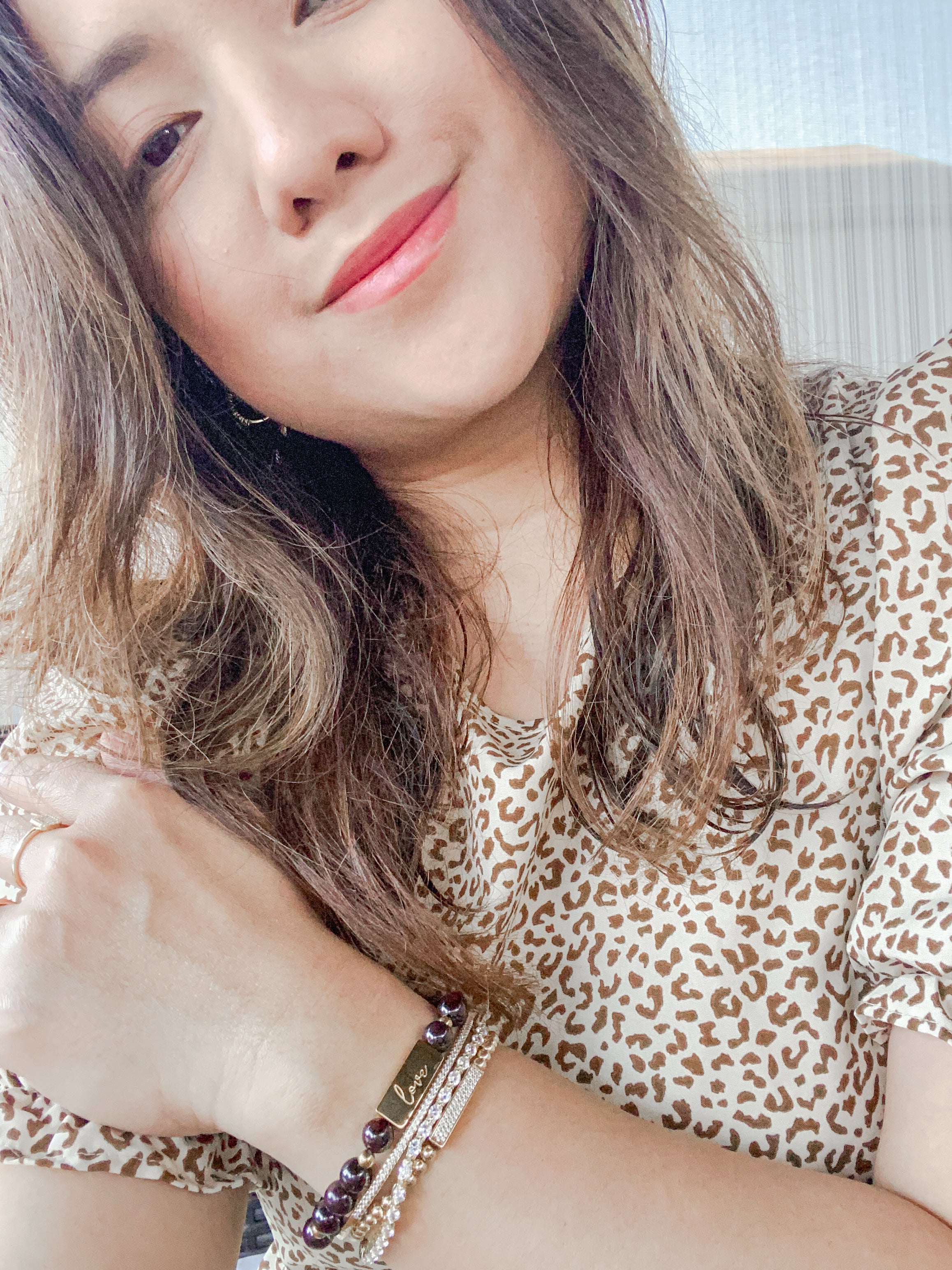 LOVE ON GARNET ELASTIC BRACELET