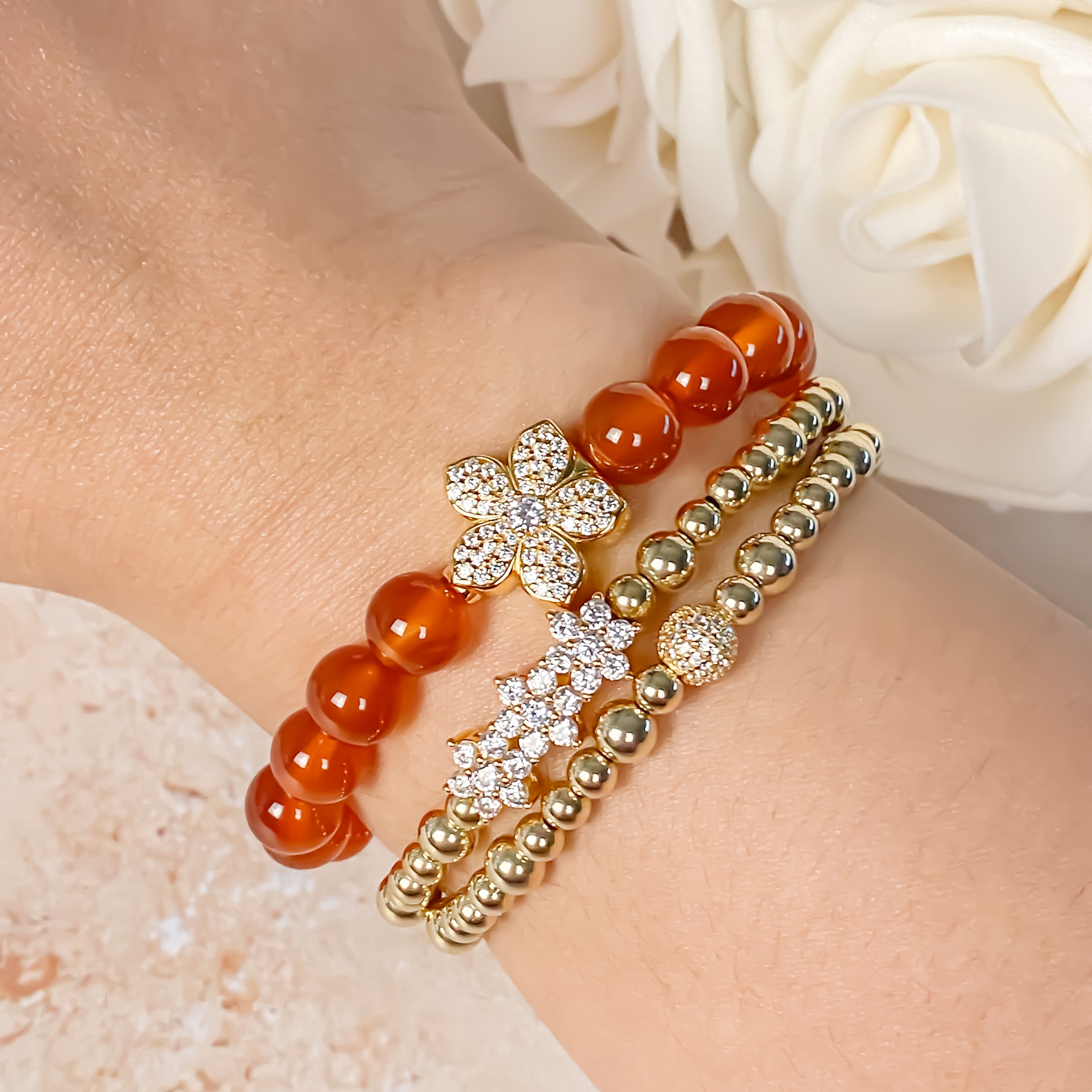 HIBISCUS ON CARNELIAN ELASTIC BRACELET