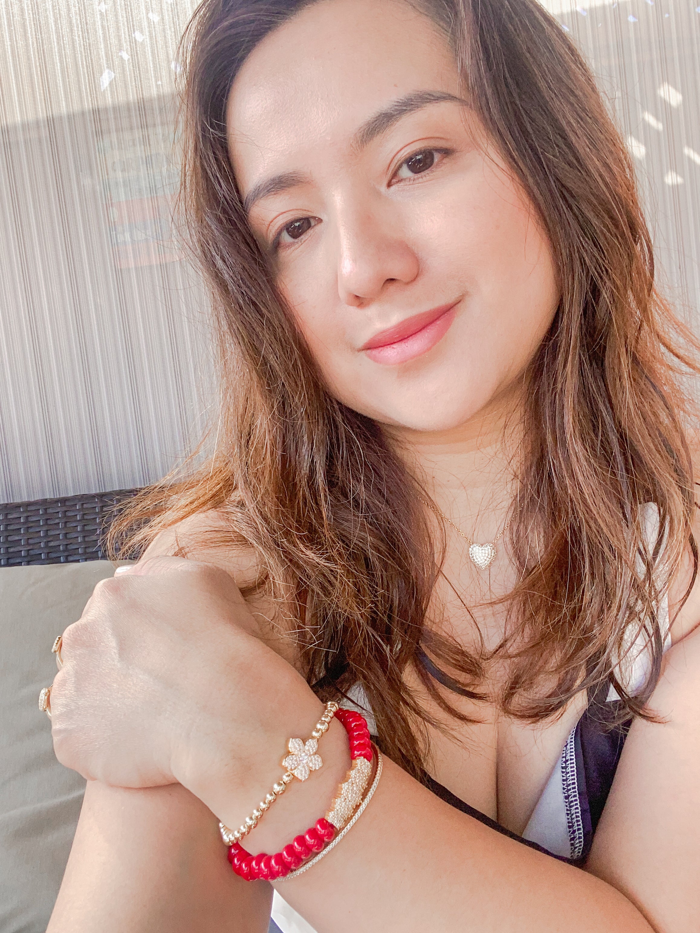 HIBISCUS ON GOLD FILLED BEADS ELASTIC BRACELET