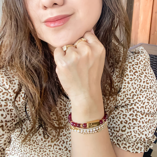LOVE ON POMEGRANATE JADE ELASTIC BRACELET