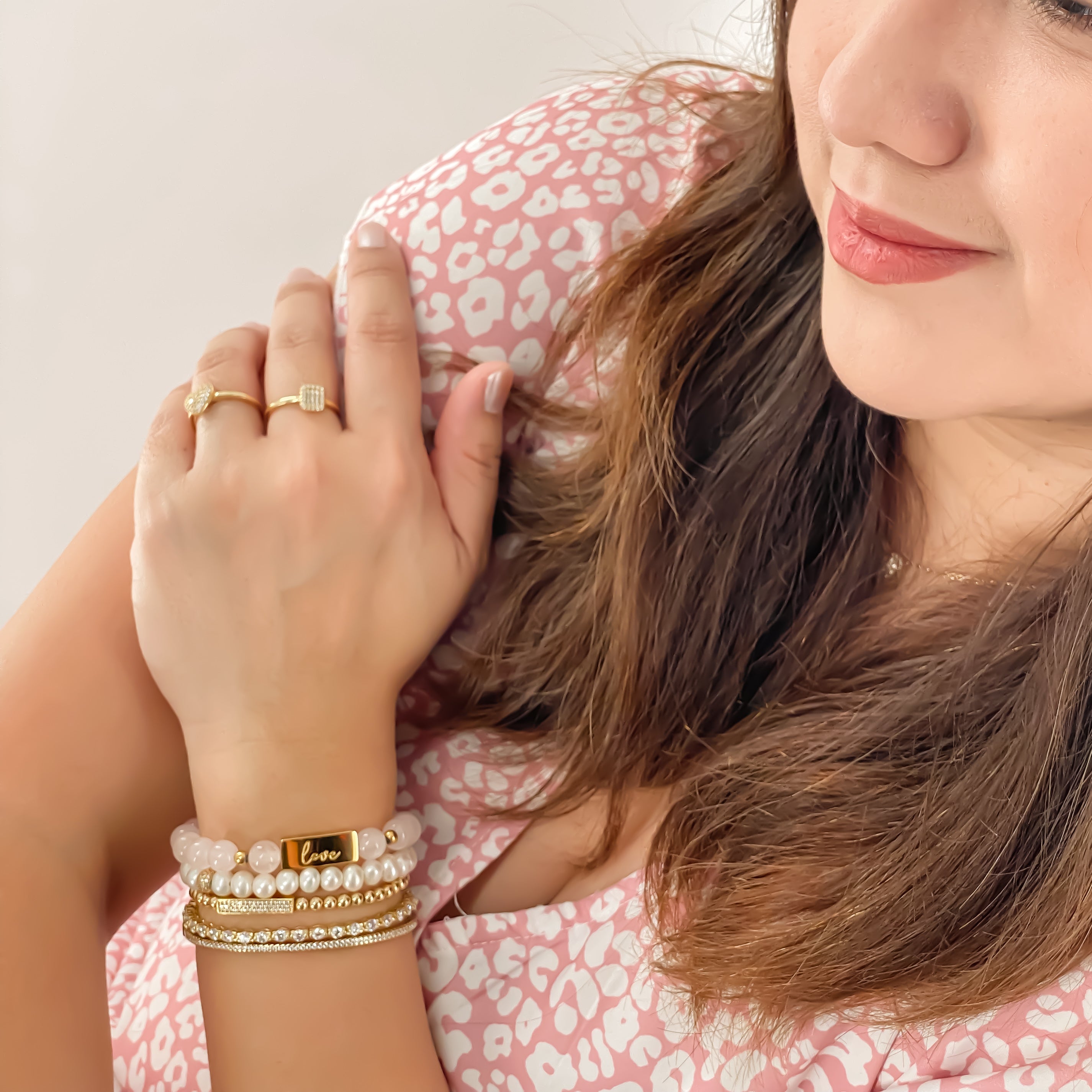LOVE ON ROSE QUARTZ ELASTIC BRACELET
