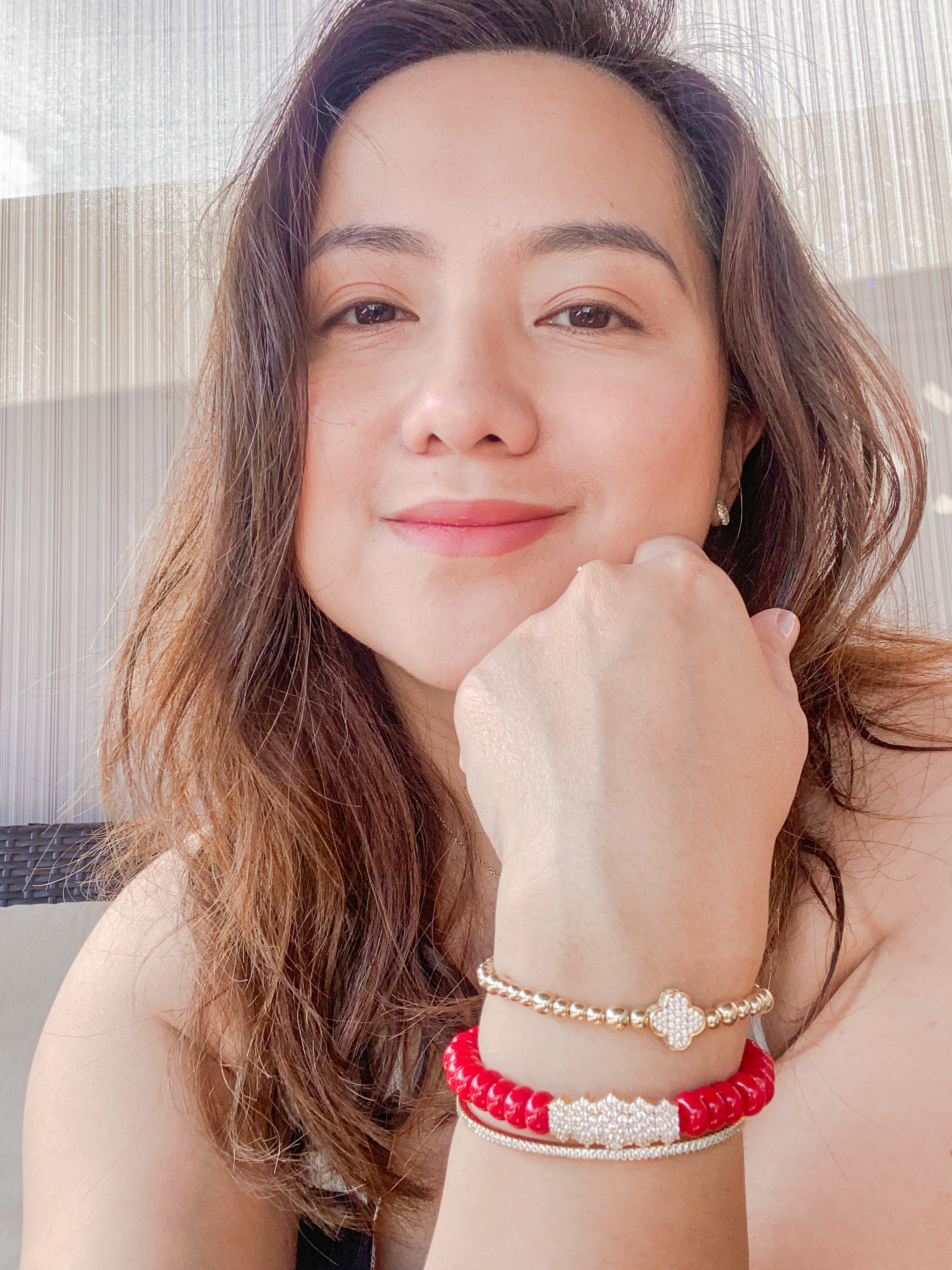 CLUSTER BAR ON RED APPLE ELASTIC BRACELET