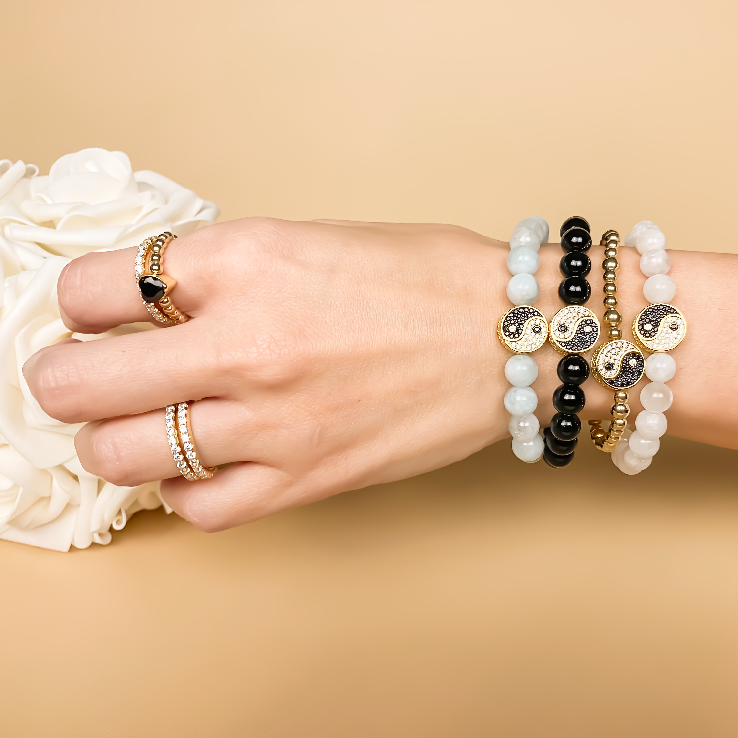 YINYANG ON WHITE MOONSTONE ELASTIC BRACELET