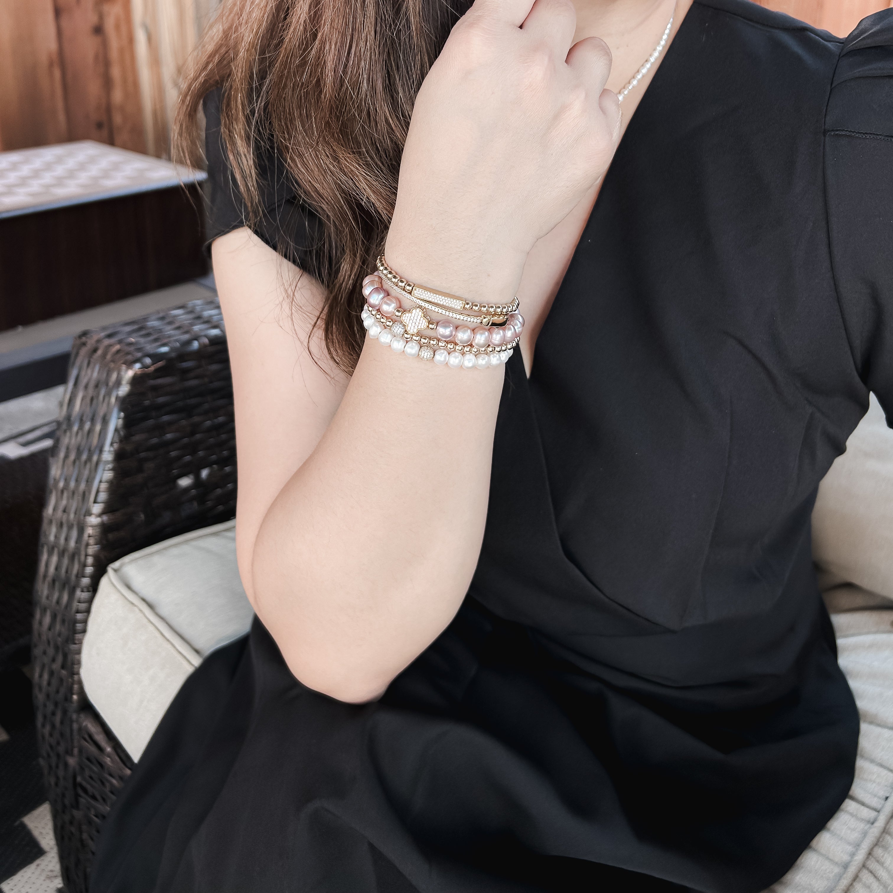 MINI CRYSTAL BALL ON WHITE PEARL ELASTIC BRACELET