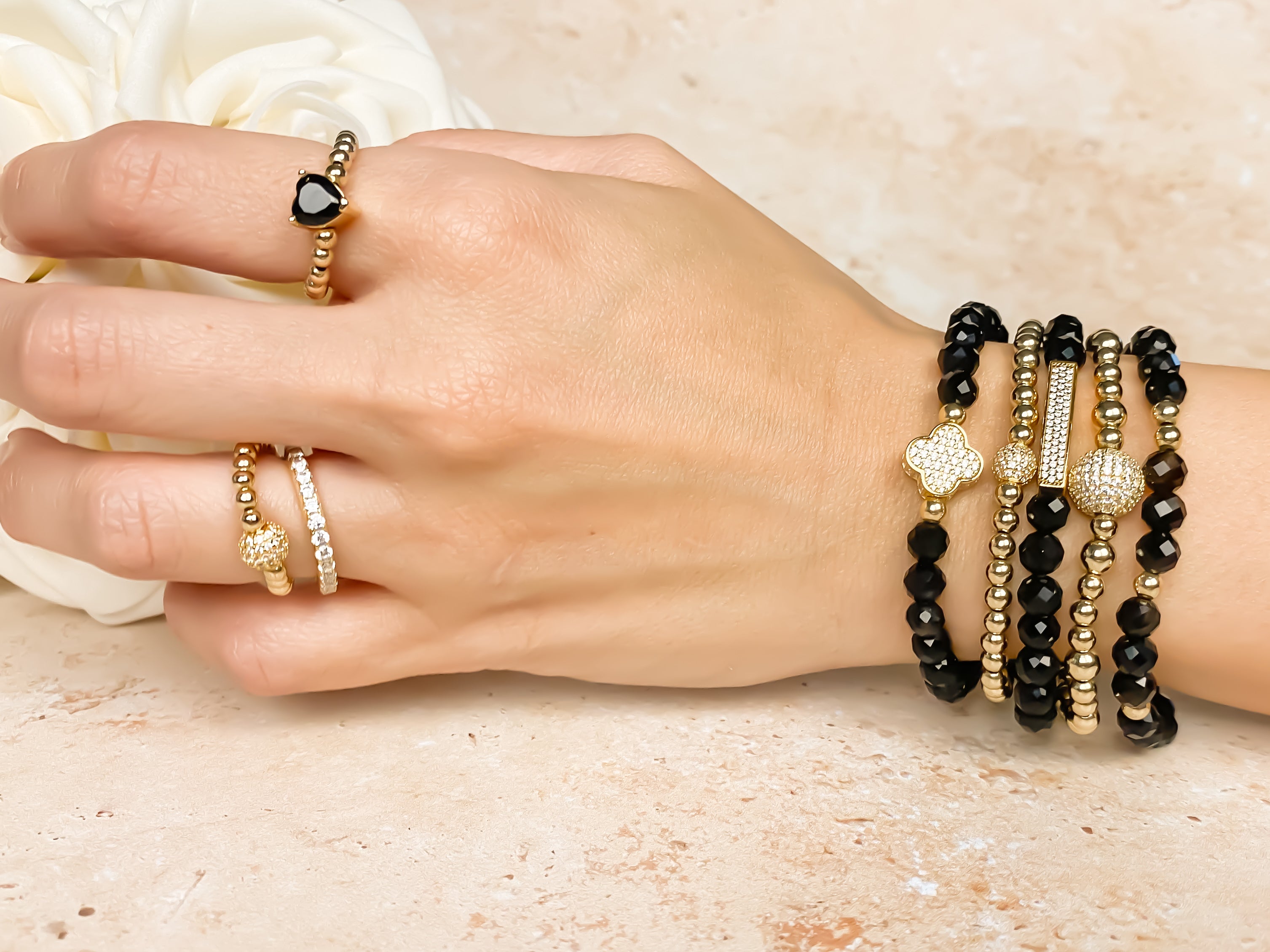 CLOVER ON BLACK ONYX ELASTIC BRACELET