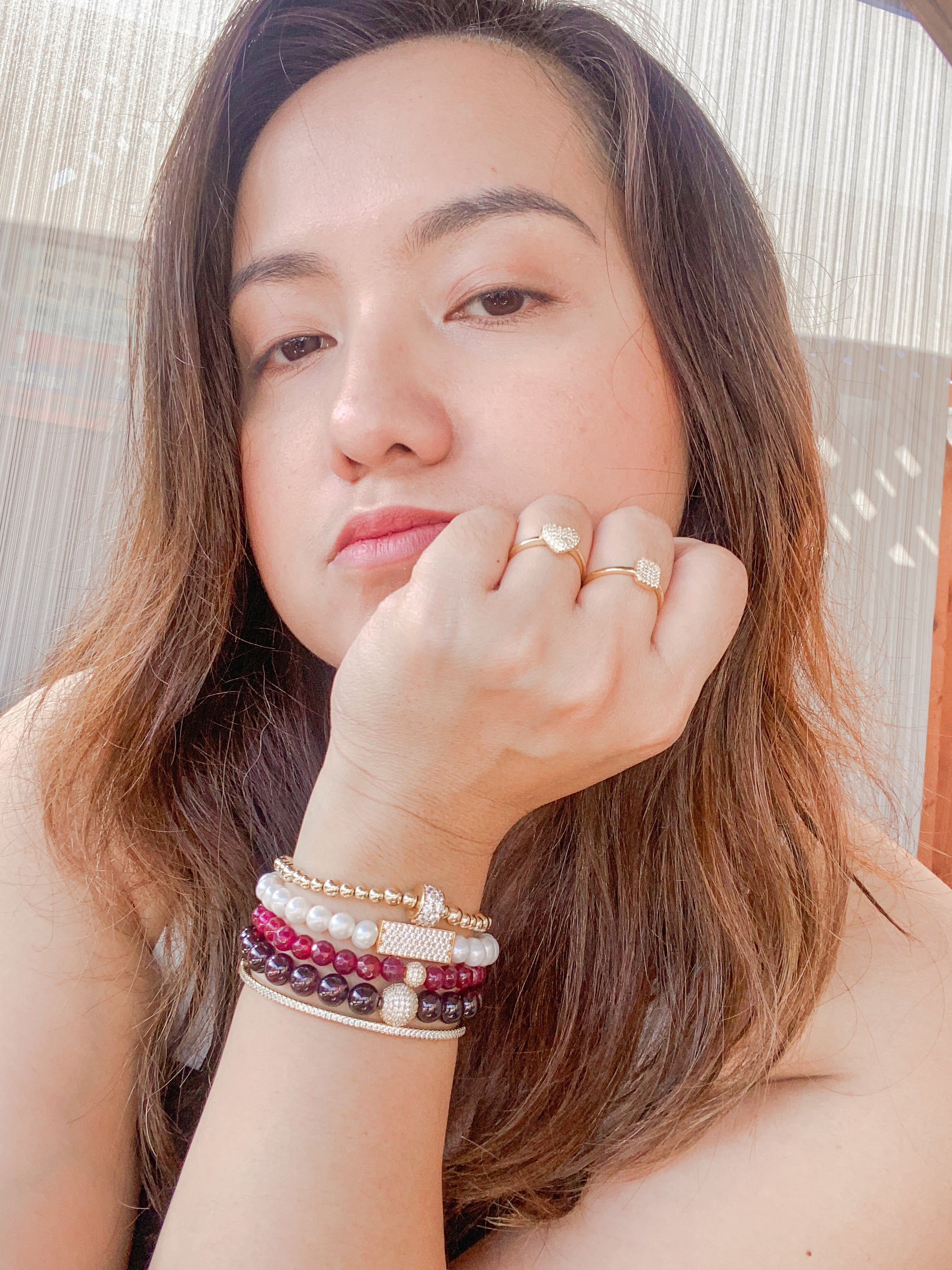 MINI CRYSTAL BALL ON POMEGRANATE ELASTIC BRACELET