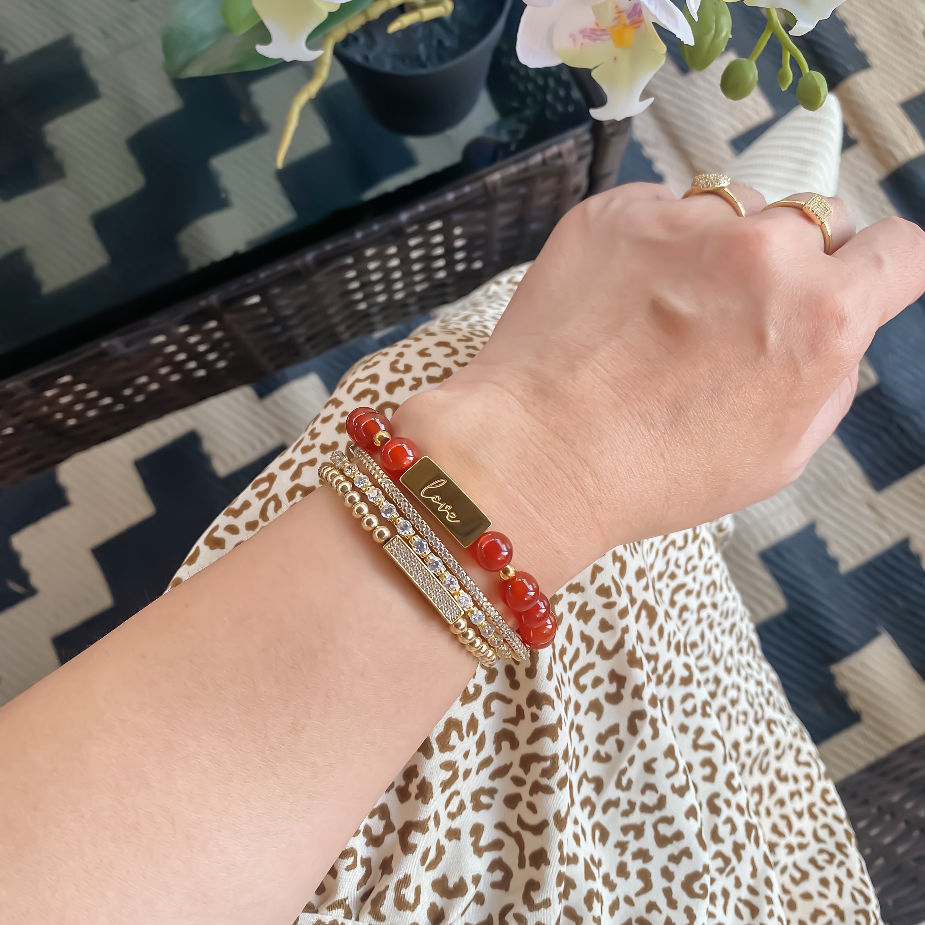 LOVE ON CARNELIAN ELASTIC BRACELET