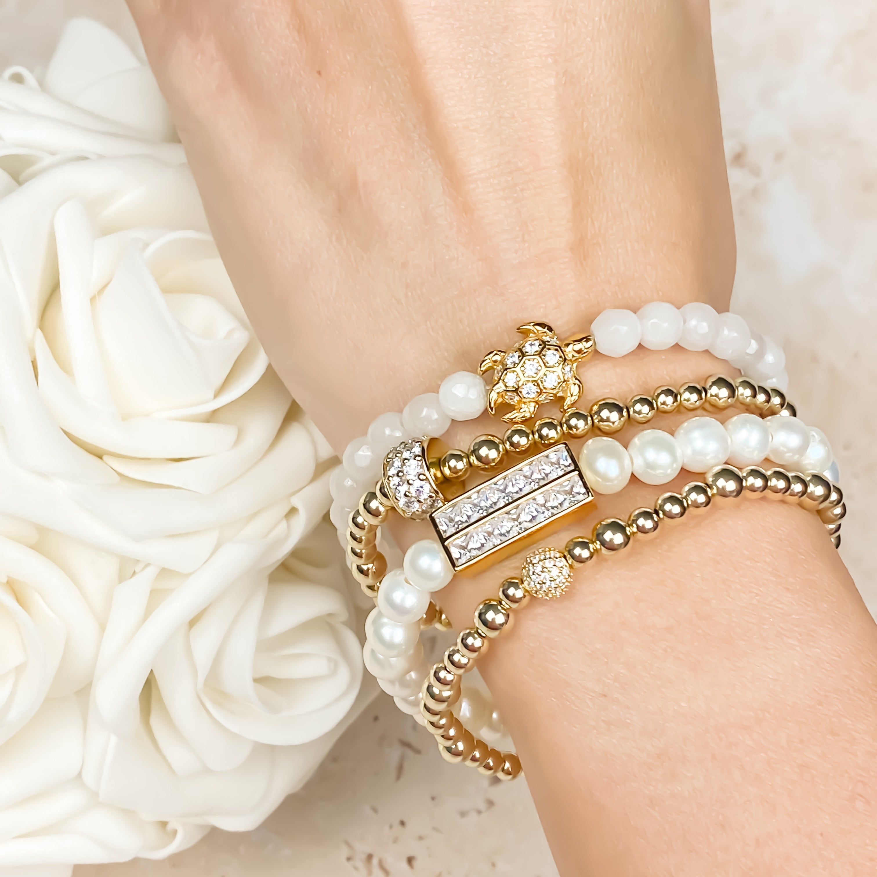 TURTLE ON WHITE JADE ELASTIC BRACELET