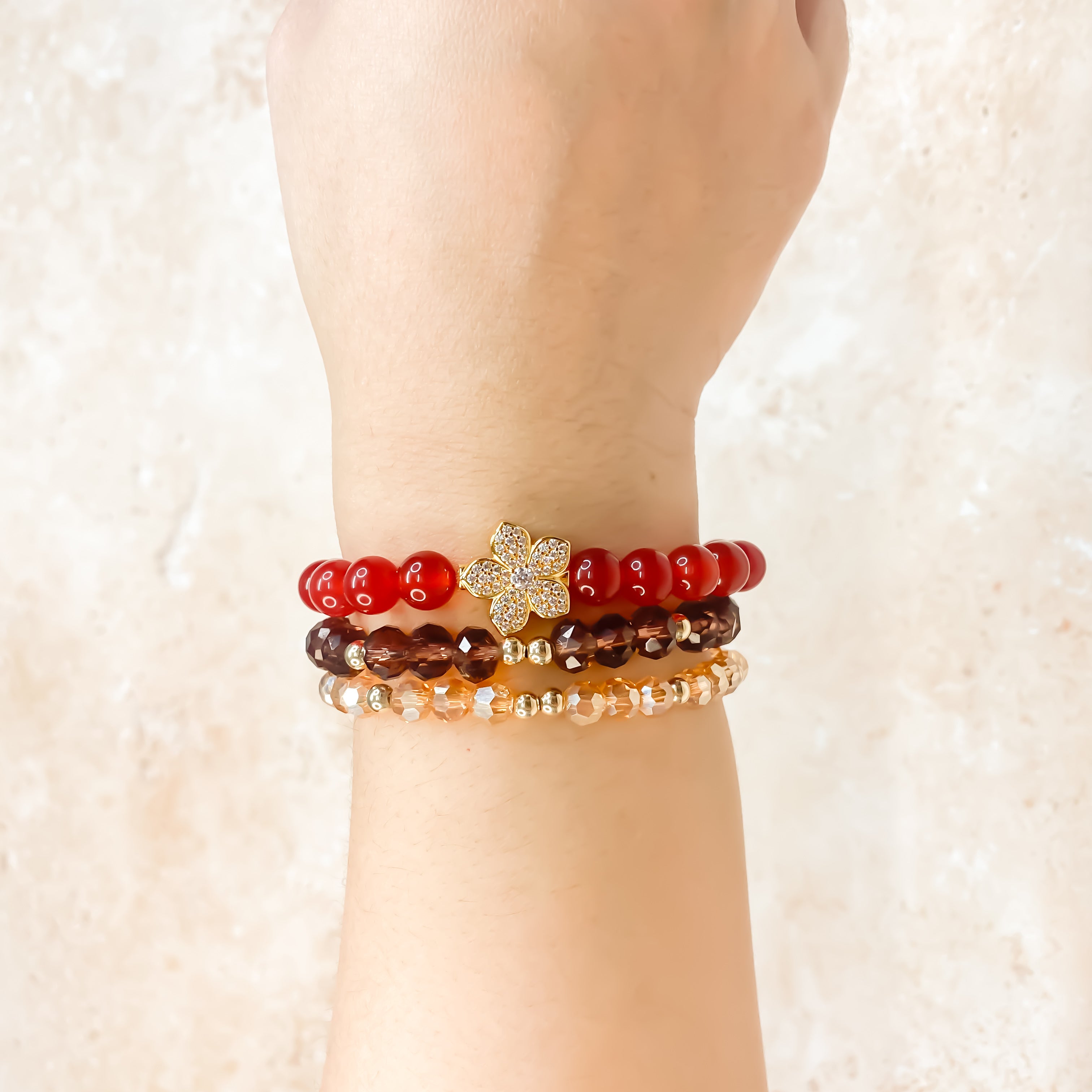 HIBISCUS ON CARNELIAN ELASTIC BRACELET