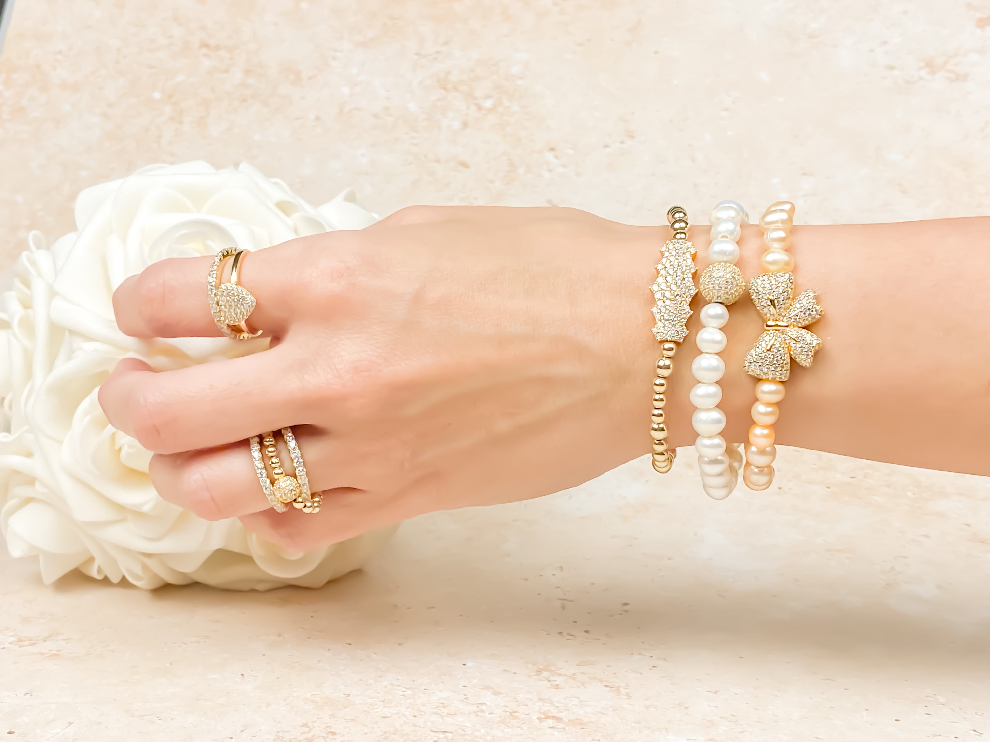 RIBBON ON PEACH PEARL ELASTIC BRACELET