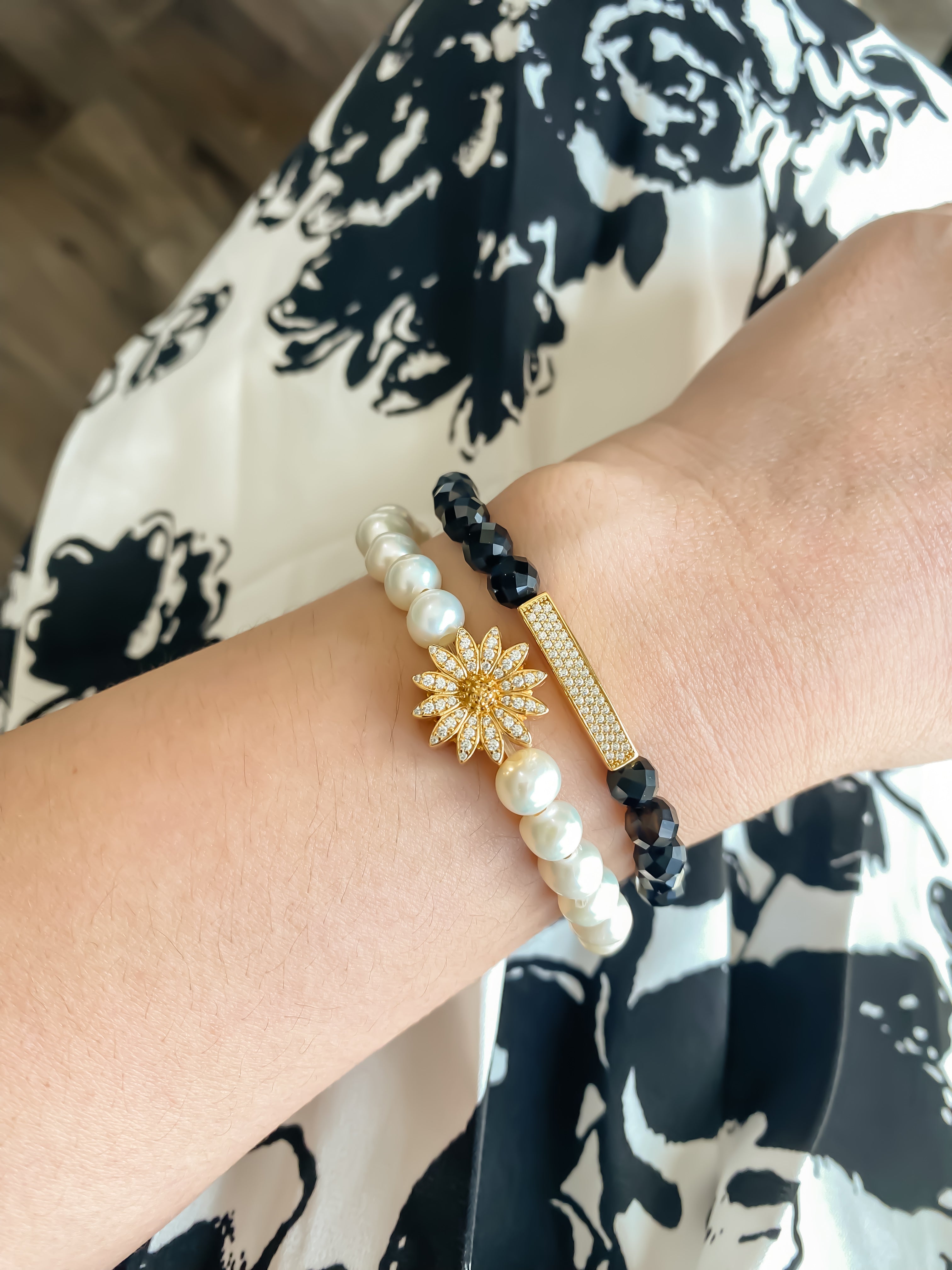 MINI CRYSTAL BAR ON BLACK ONYX ELASTIC BRACELET