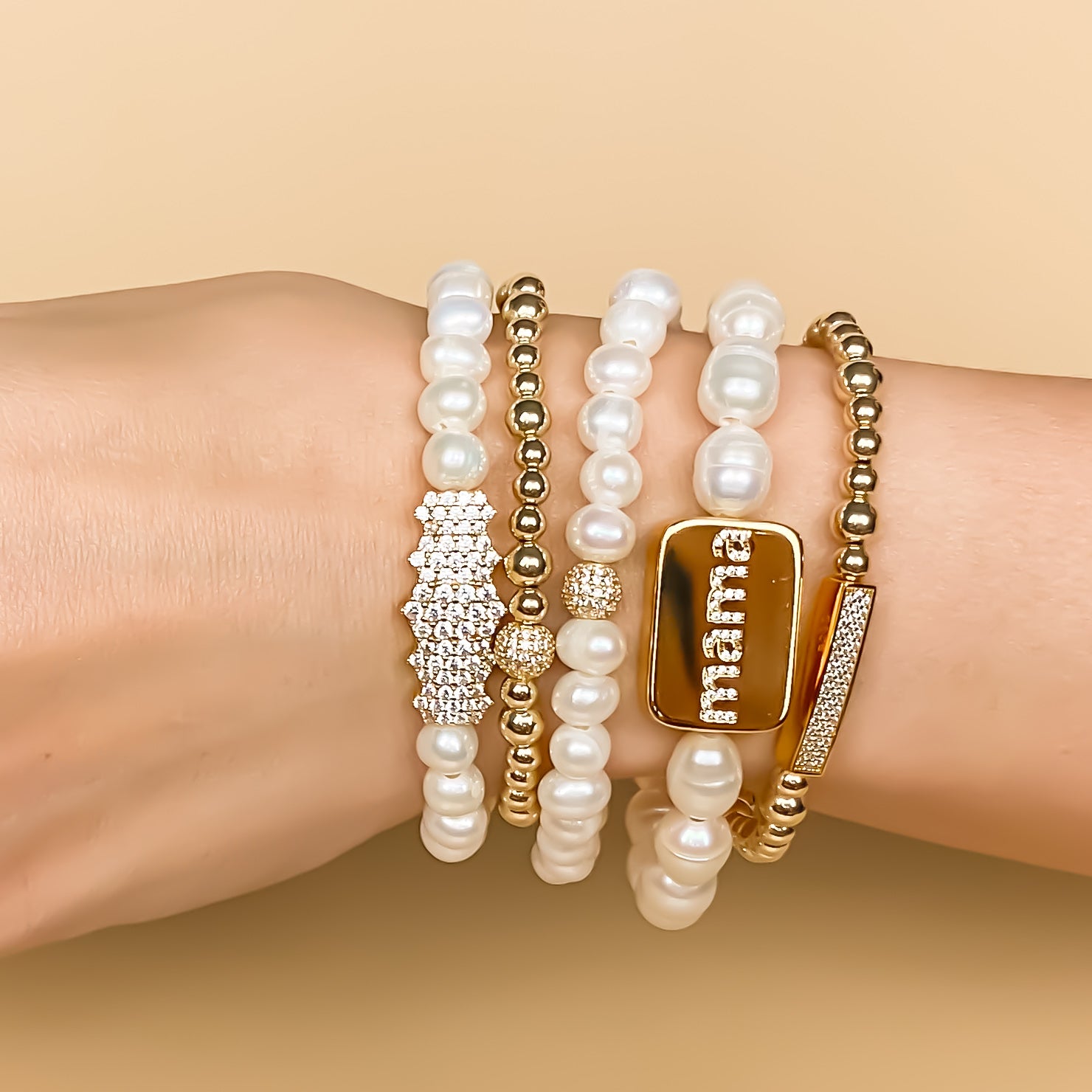 MINI CRYSTAL BALL ON WHITE PEARL ELASTIC BRACELET