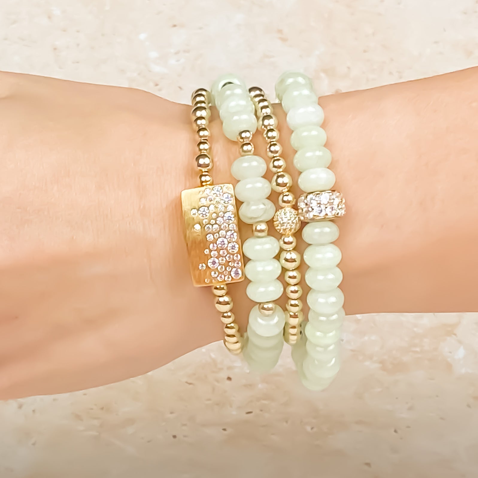 RONDELLE ON PALE LIME ELASTIC BRACELET