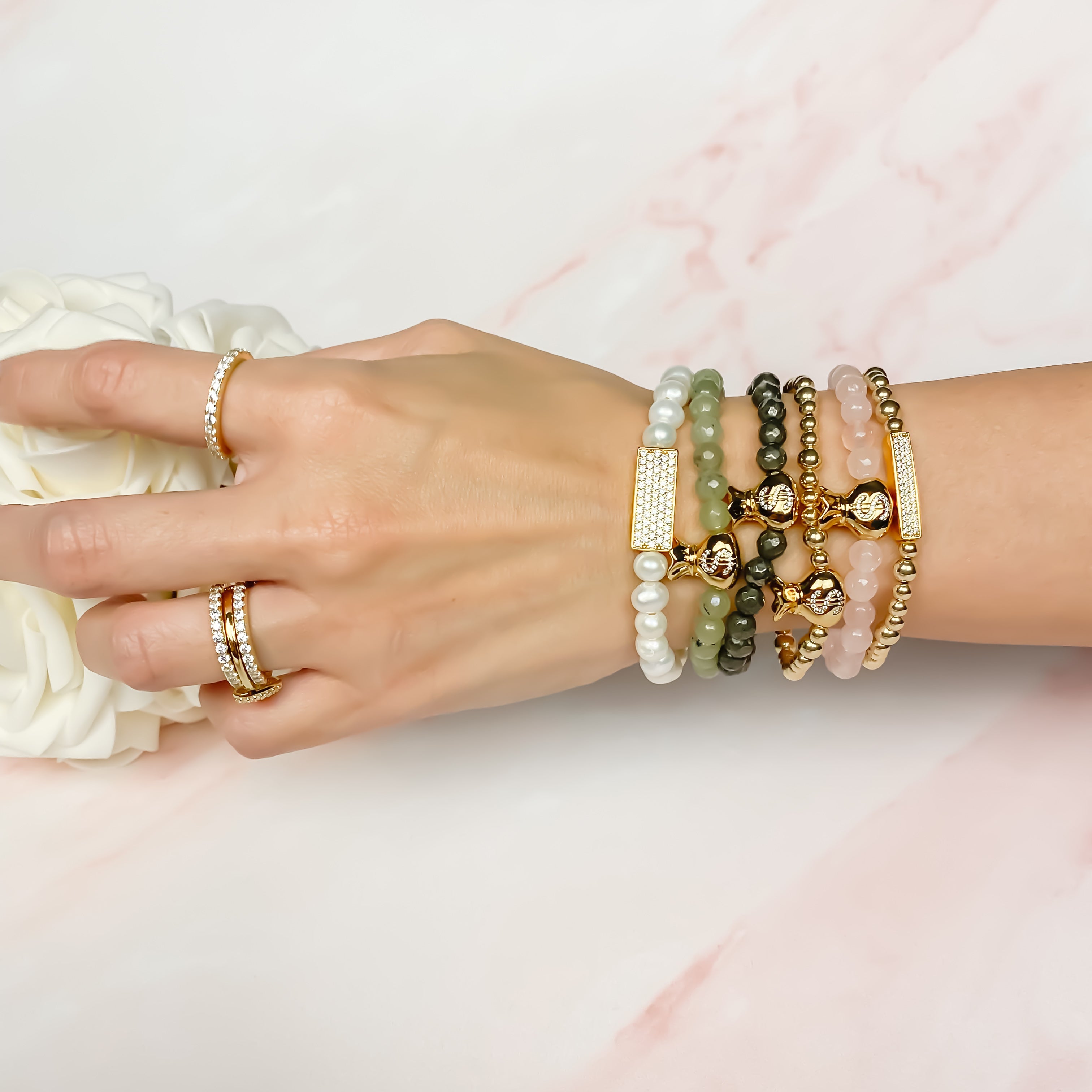 CYRSTAL BAR ON WHITE PEARL ELASTIC BRACELET