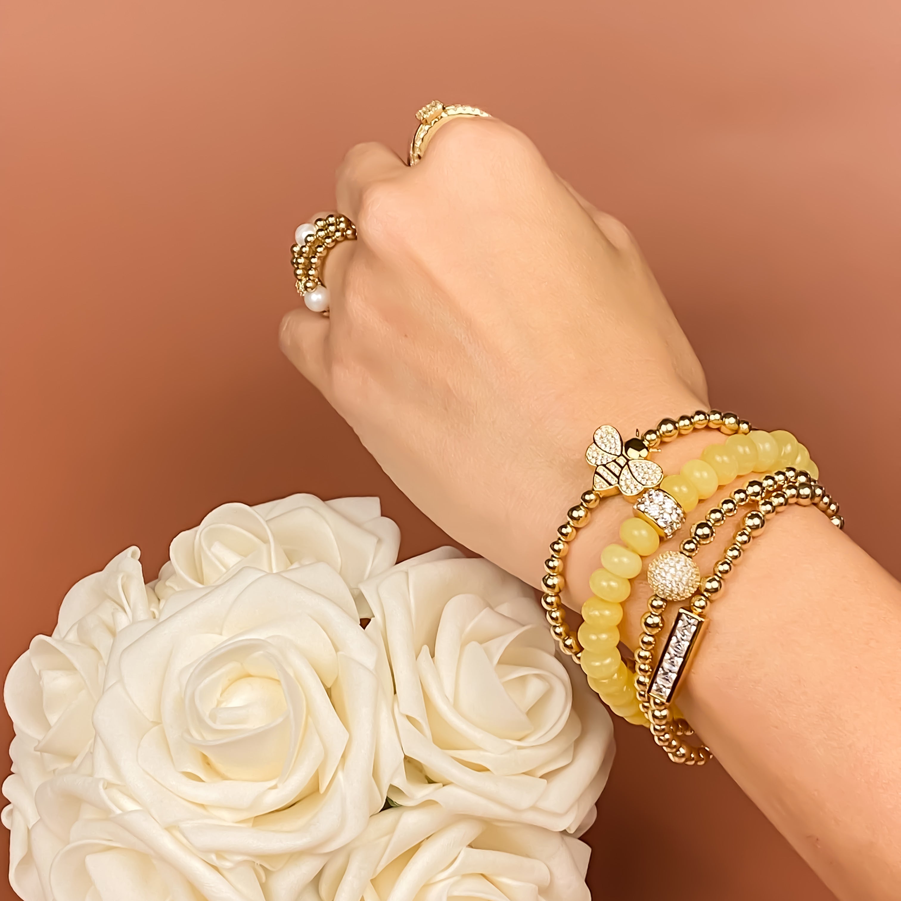 BEE ON GOLD FILLED BEADS ELASTIC BRACELET