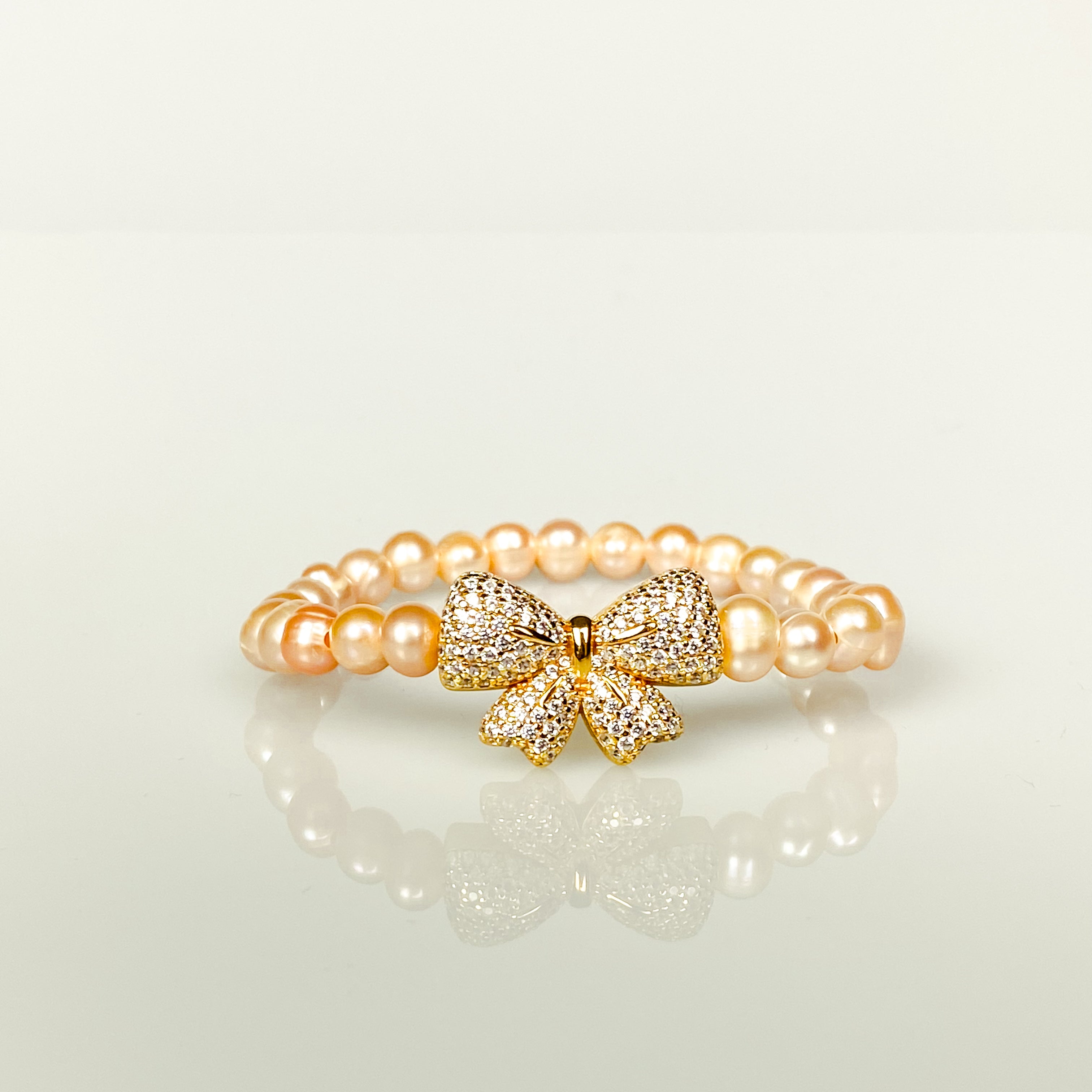 RIBBON ON PEACH PEARL ELASTIC BRACELET