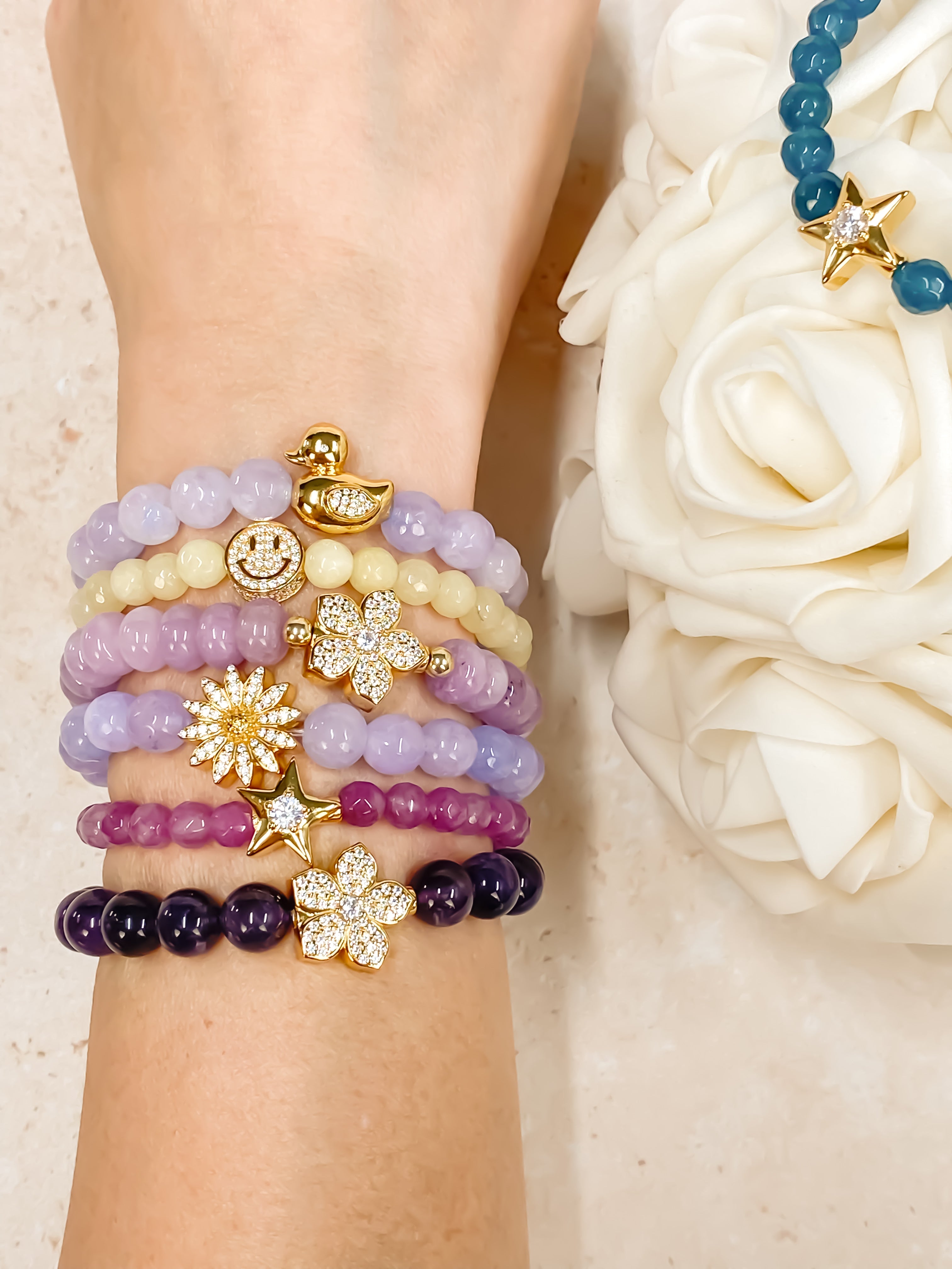 HISBISCUS ON AMETHYST ELASTIC BRACELET