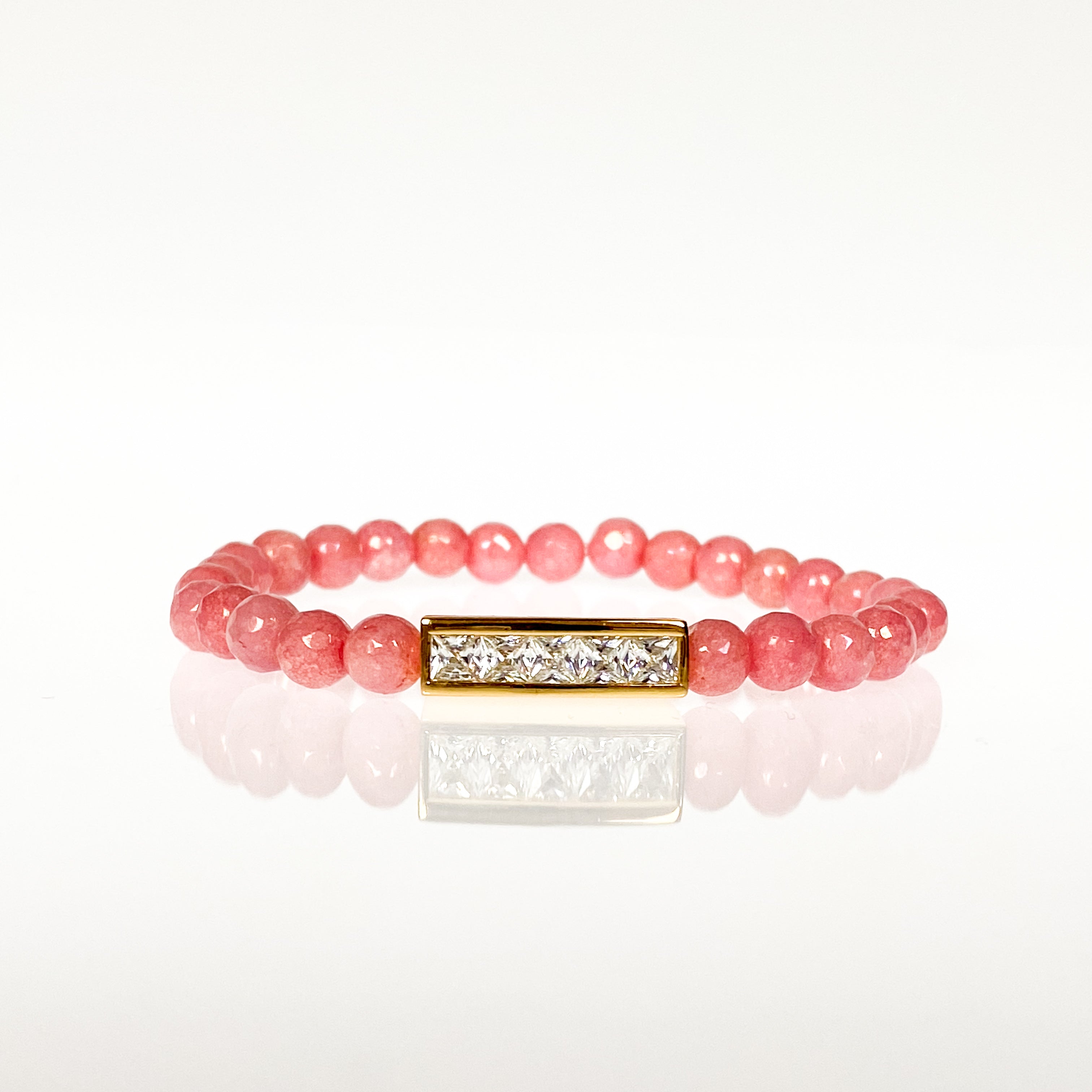 MINI PRINCESS BAR ON CORAL JADE ELASTIC BRACELET