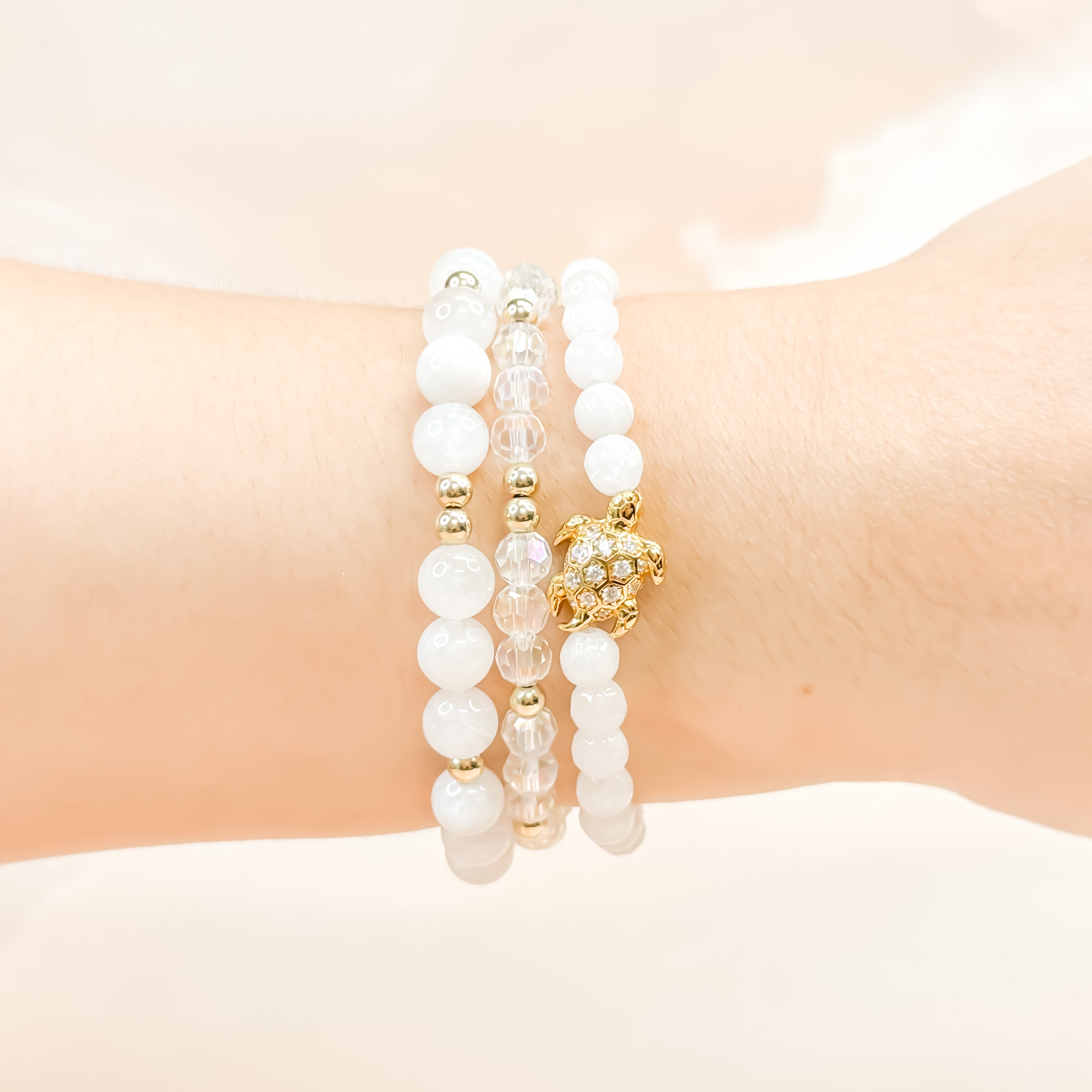 TURTLE ON WHITE JADE ELASTIC BRACELET