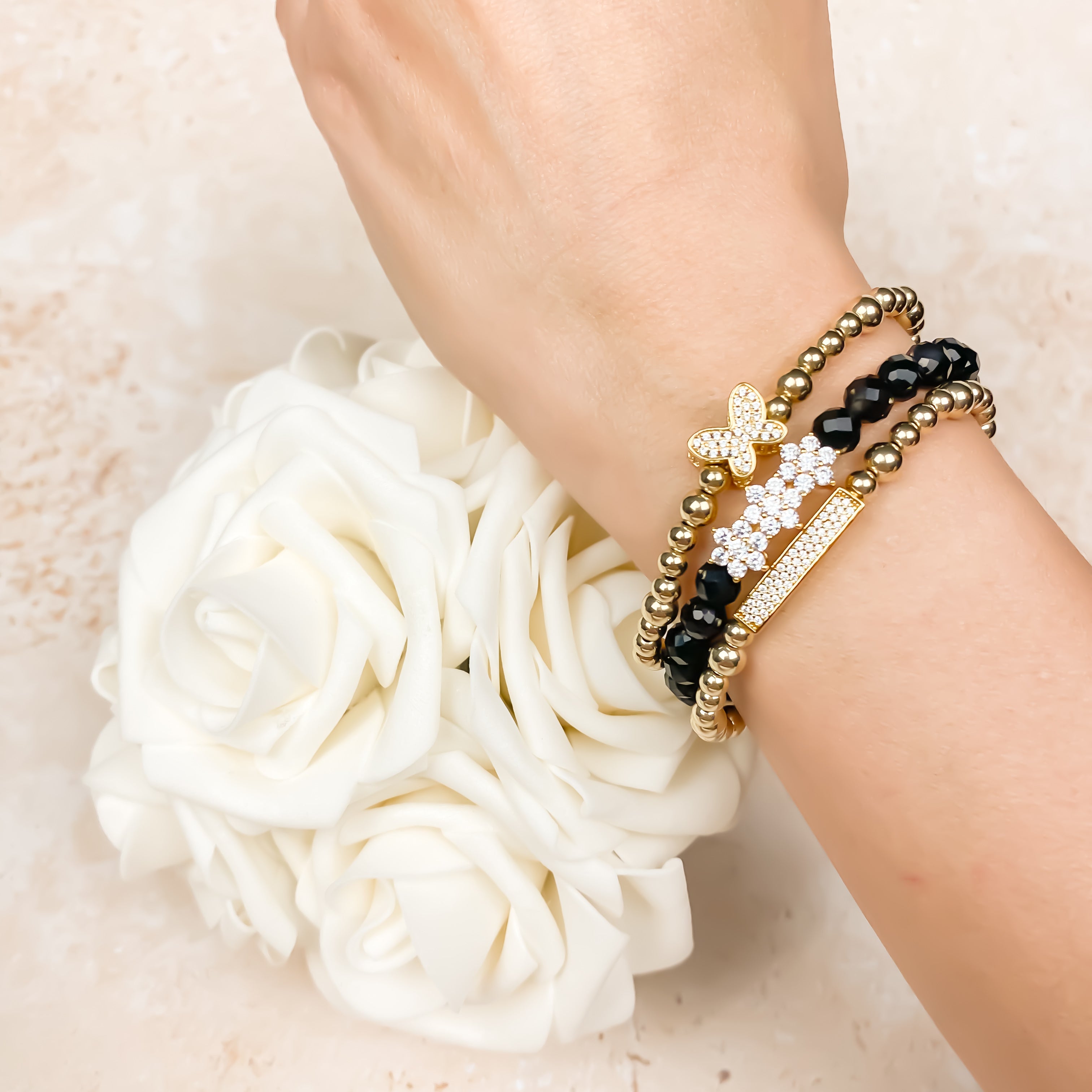 ROSITAS ON BLACK ONYX ELASTIC BRACELET