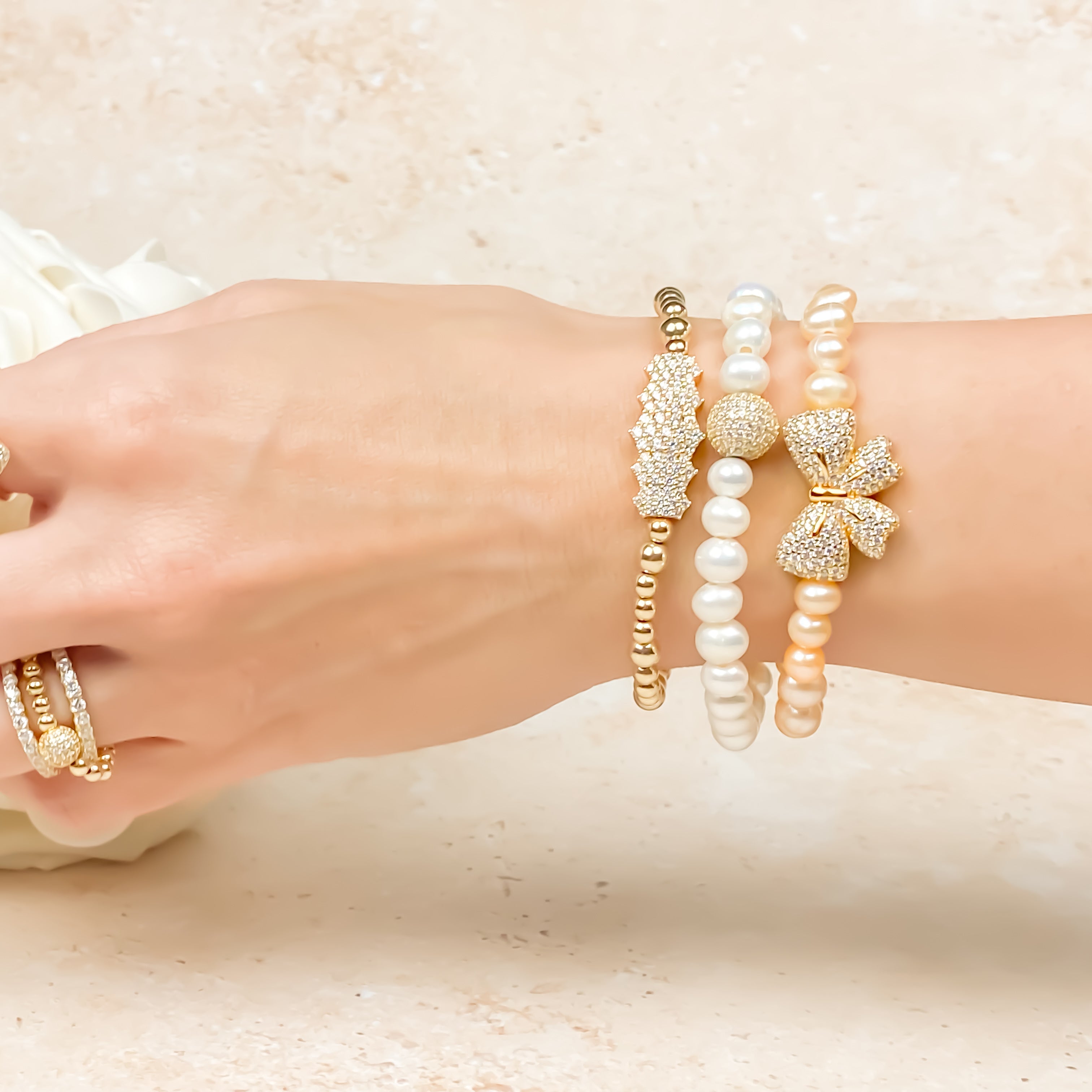 RIBBON ON PEACH PEARL ELASTIC BRACELET