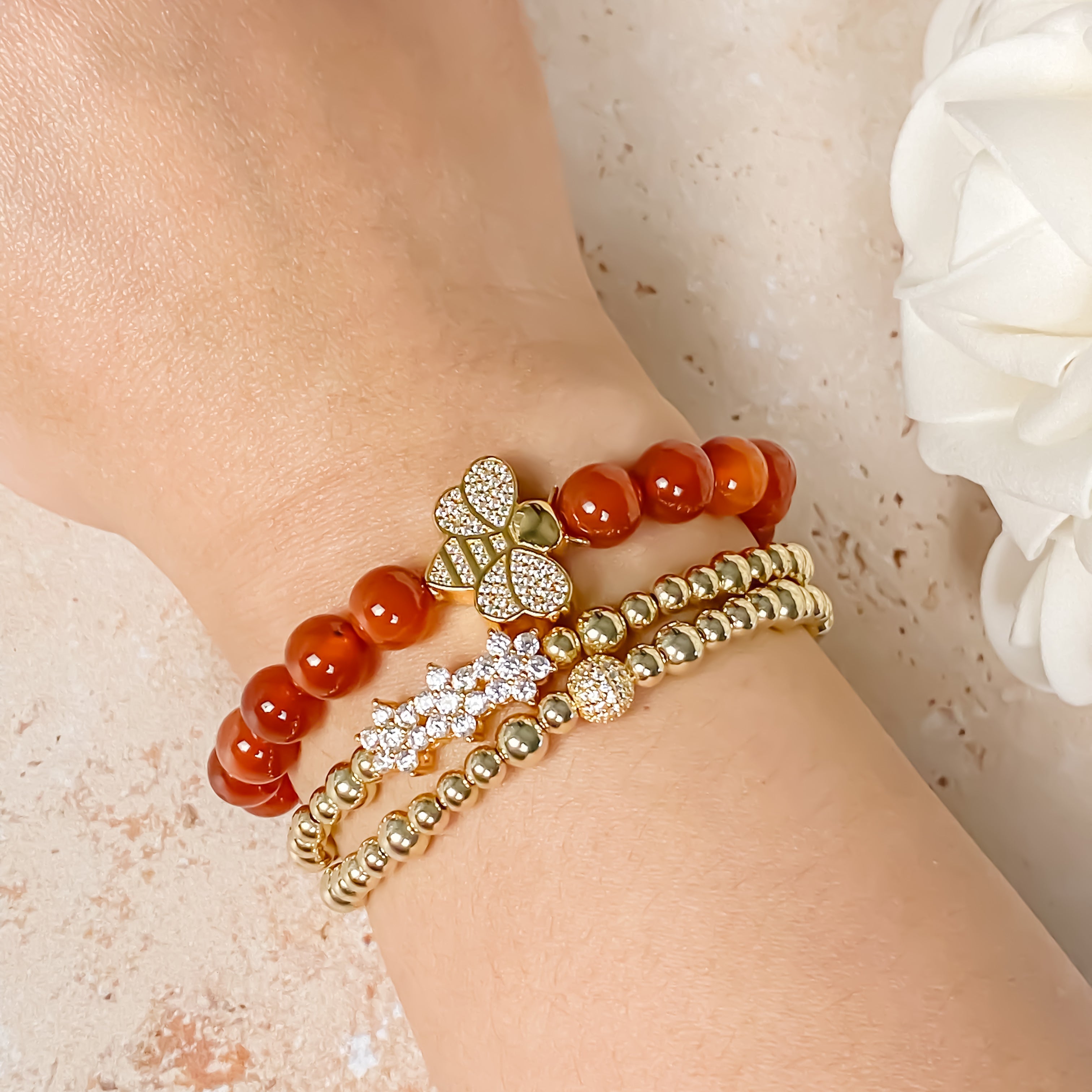 BEE ON CARNELIAN ELASTIC BRACELET