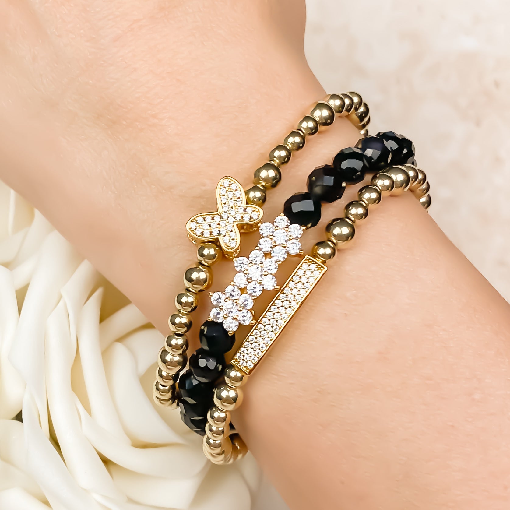 ROSITAS ON BLACK ONYX ELASTIC BRACELET