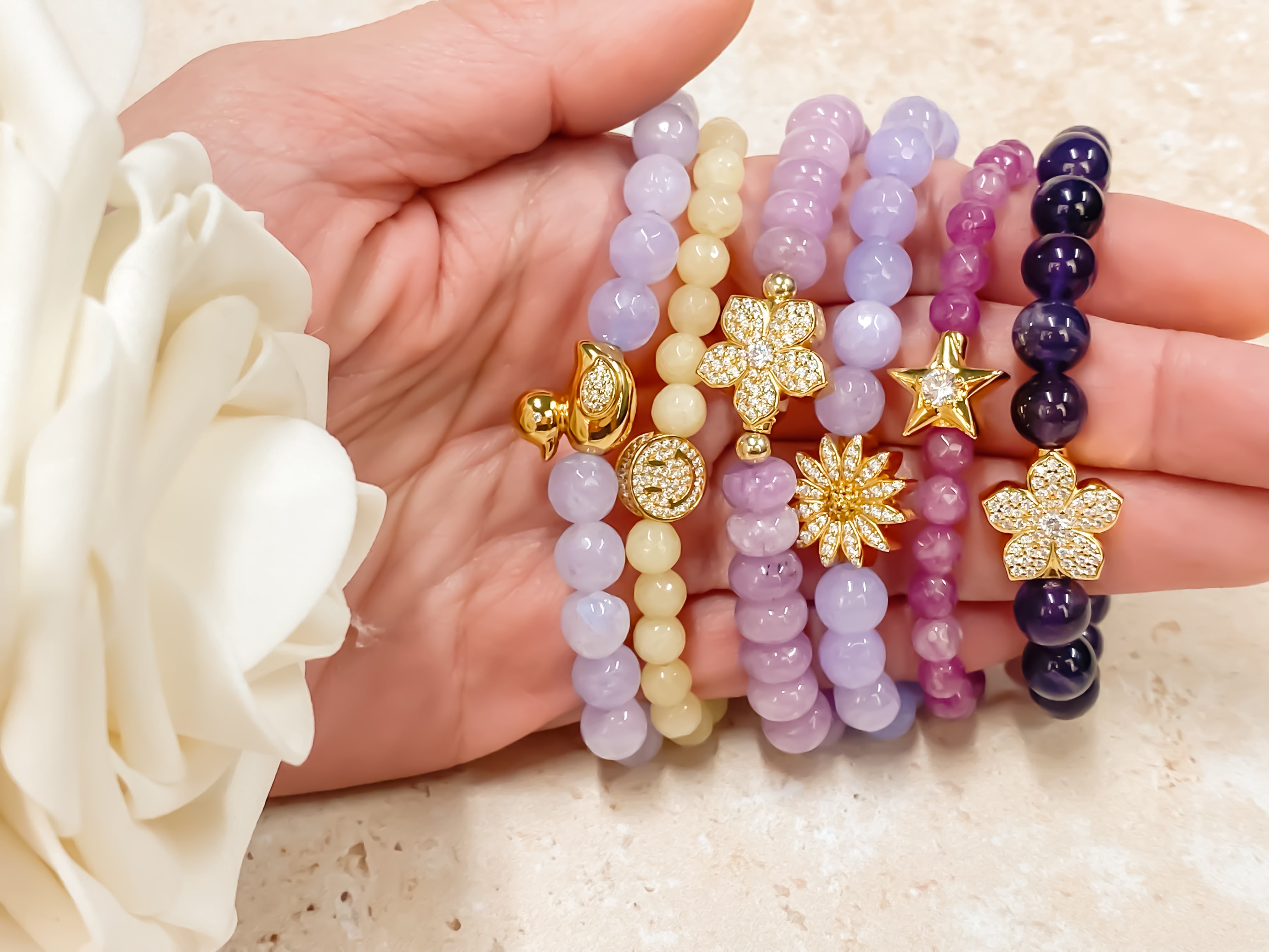 HISBISCUS ON AMETHYST ELASTIC BRACELET