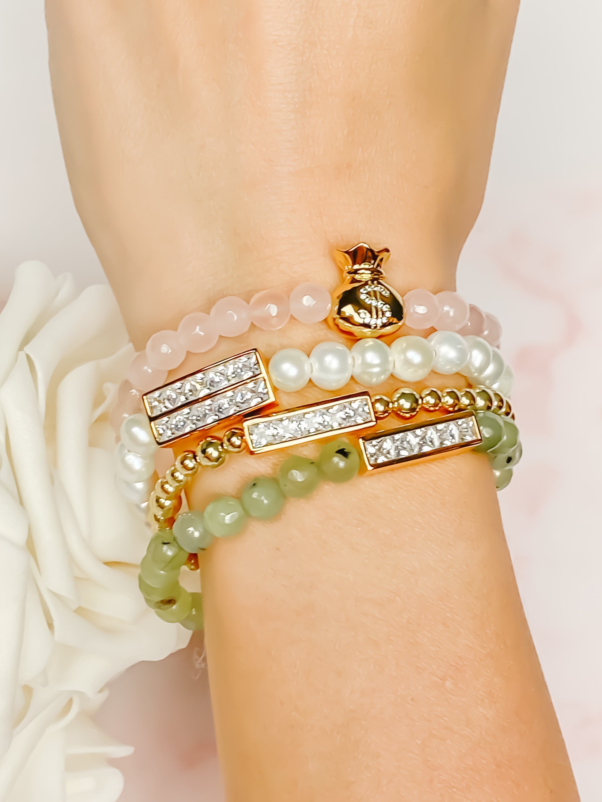 MINI PRINCESS BAR ON PREHNITE ELASTIC BRACELET