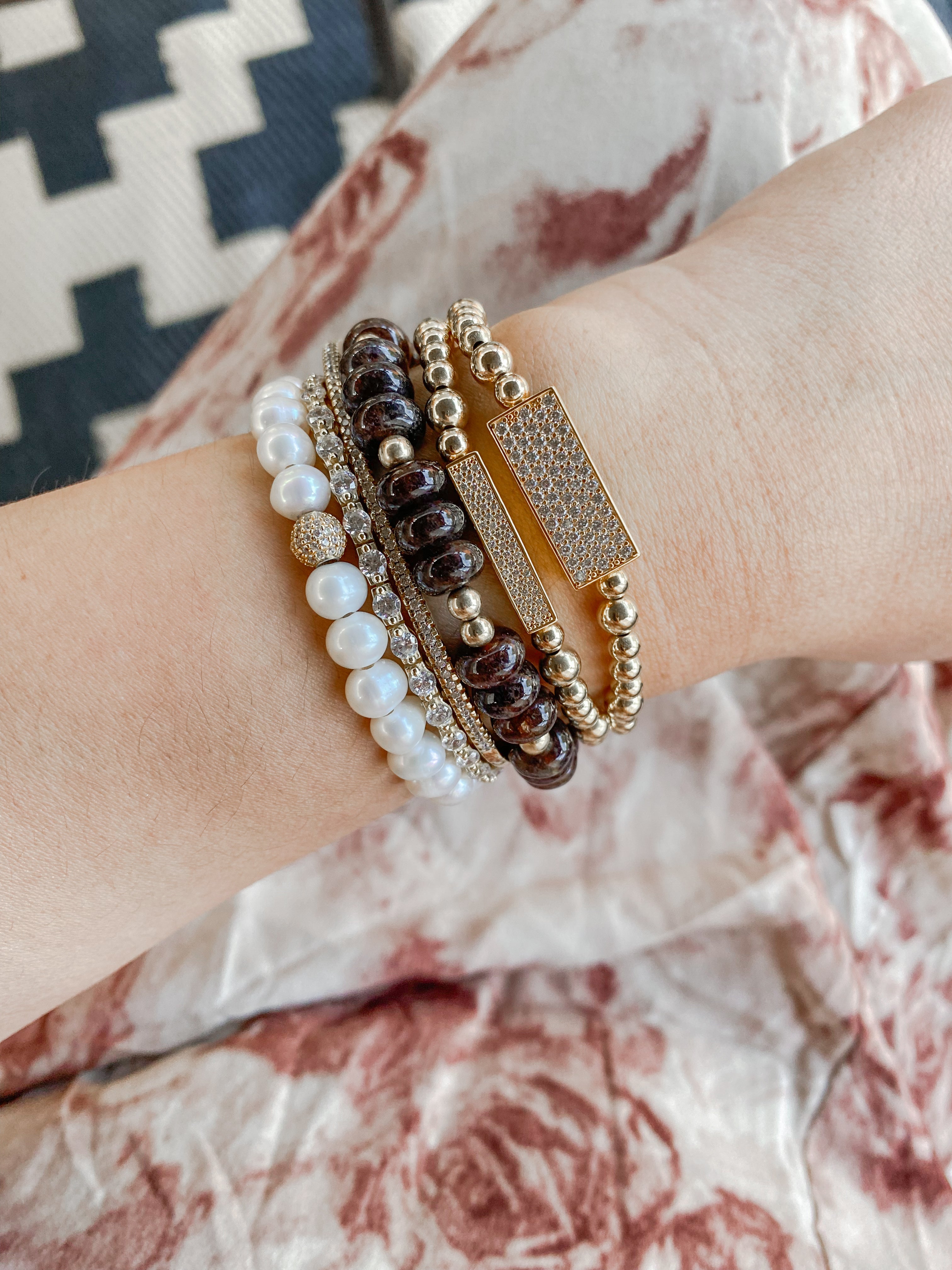 CRYSTAL BAR ON GOLD FILLED BEADS ELASTIC BRACELET