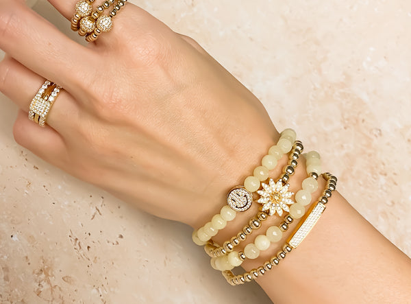 SMILEY FACE ON YELLOW CREAM JADE ELASTIC BRACELET