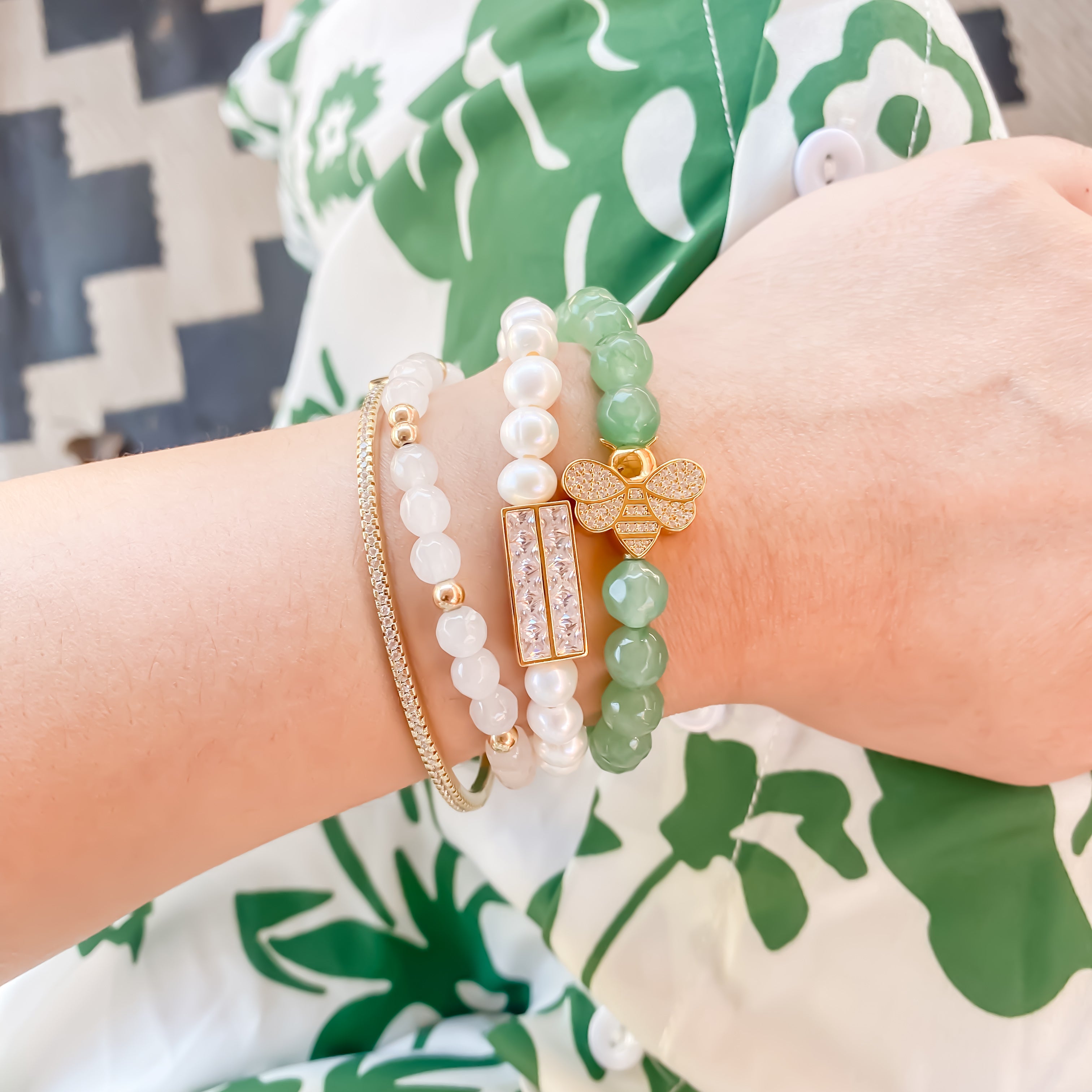 BEE ON GREEN AVENTURINE ELASTIC BRACELET