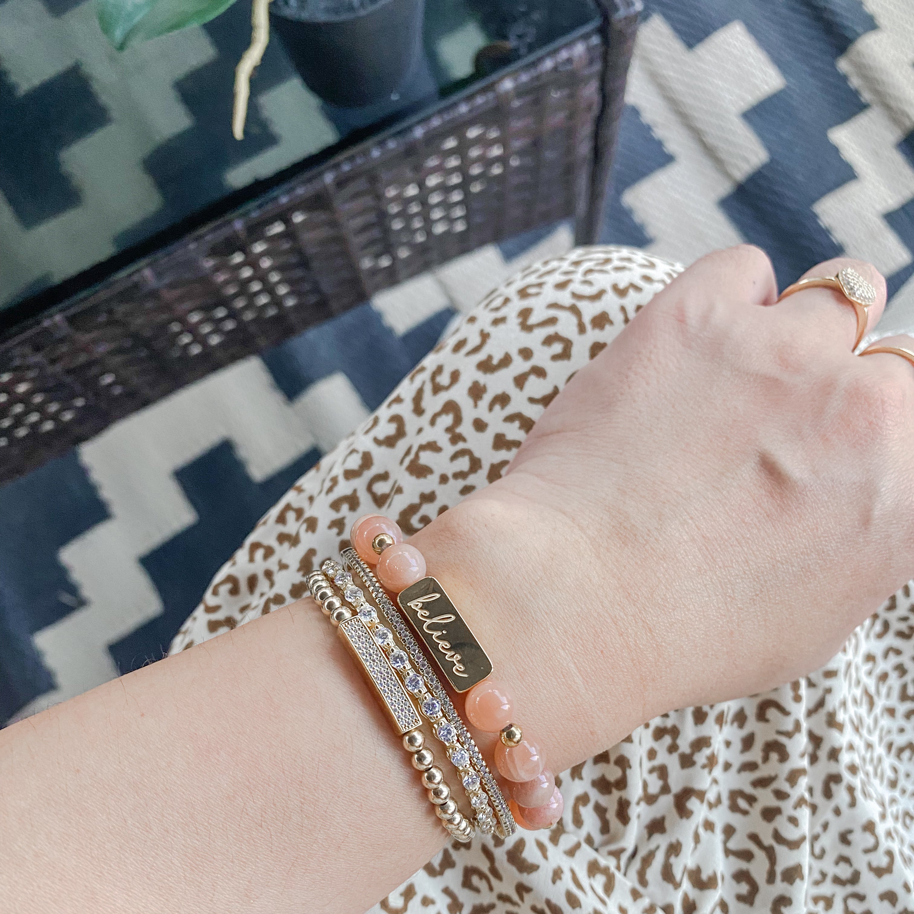 BELIEVE ON SUNSTONE ELASTIC BRACELET