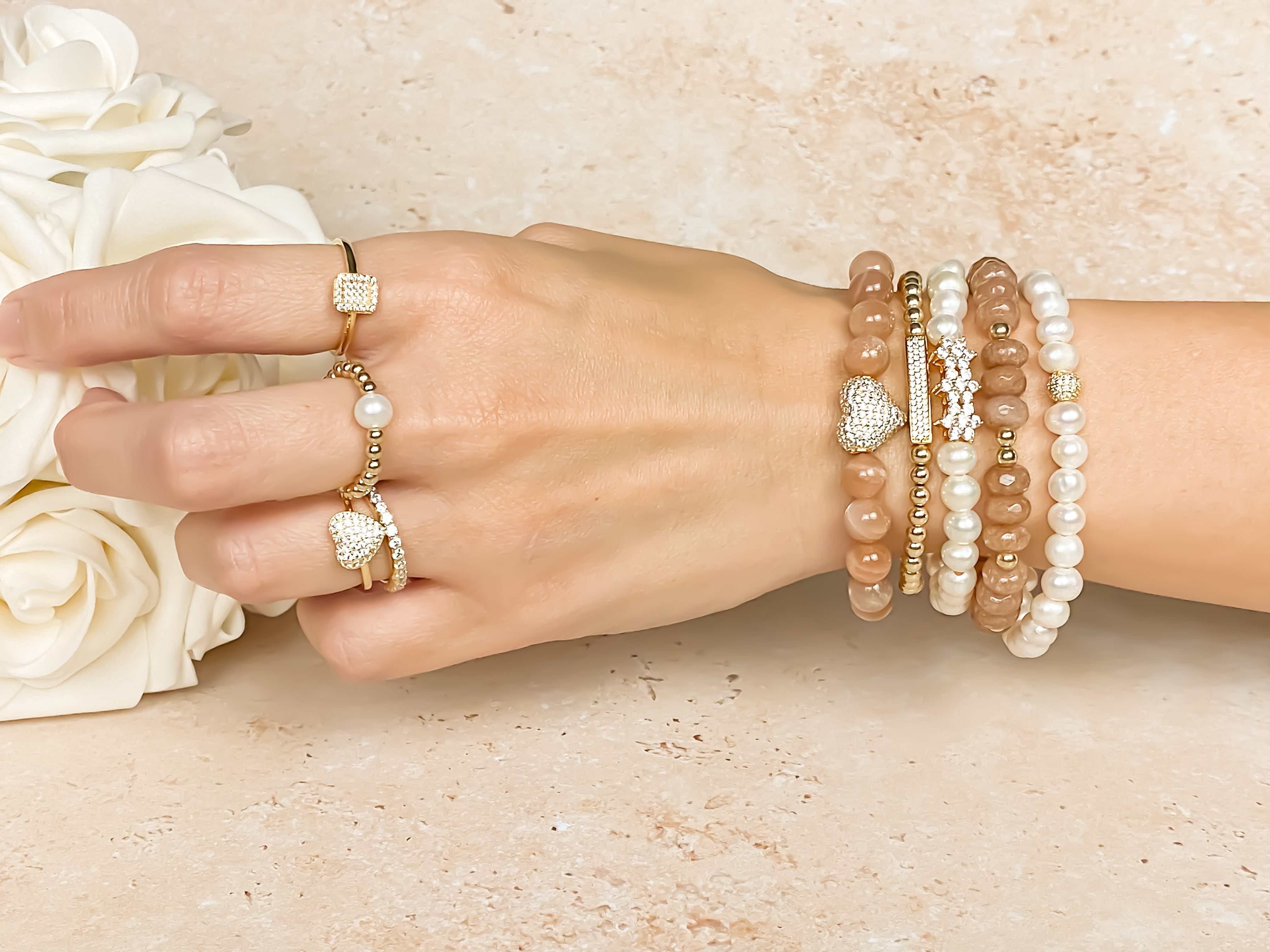 MINI CRYSTAL BALL ON WHITE PEARL ELASTIC BRACELET