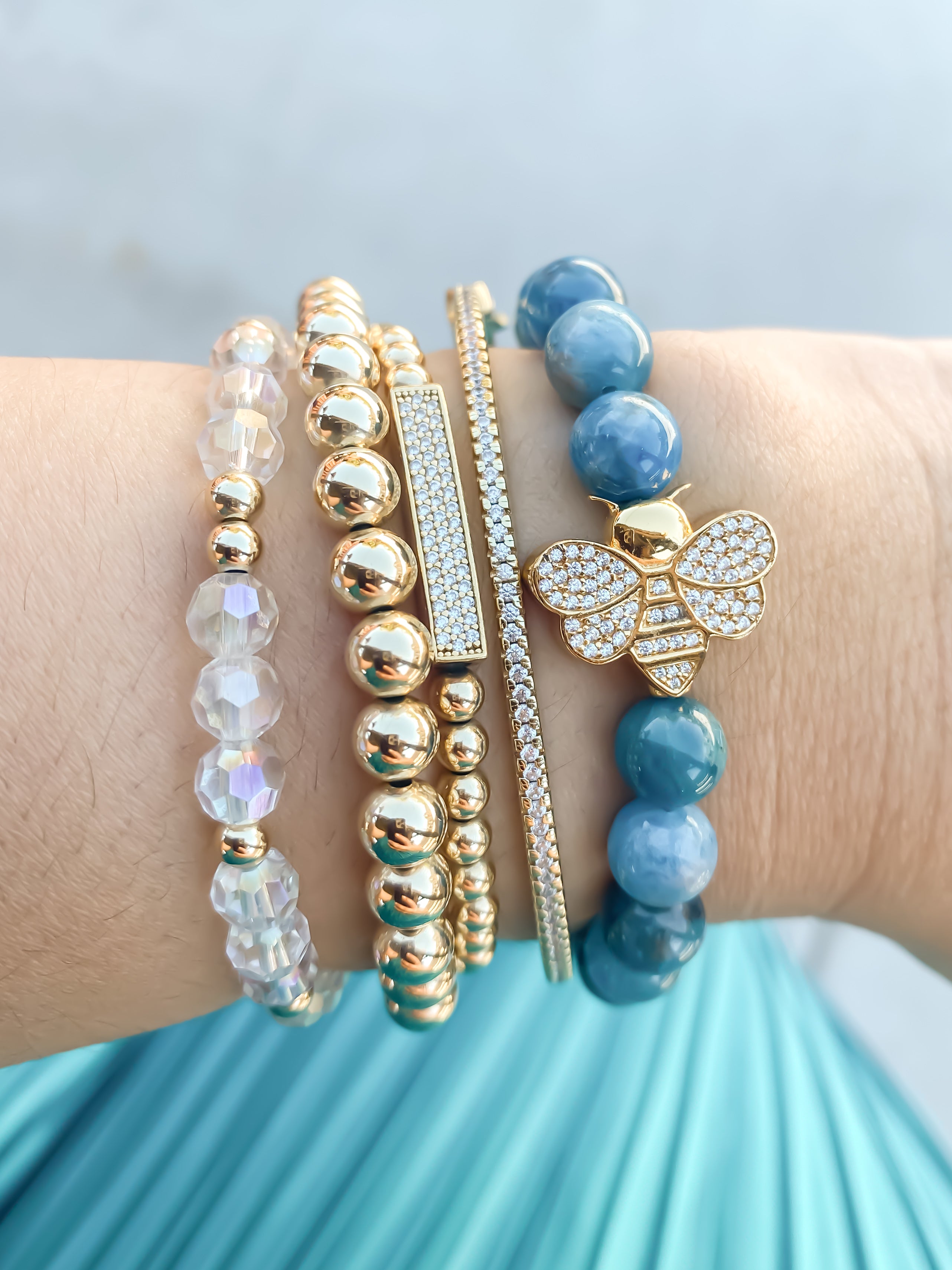 BEE ON APATITE ELASTIC BRACELET