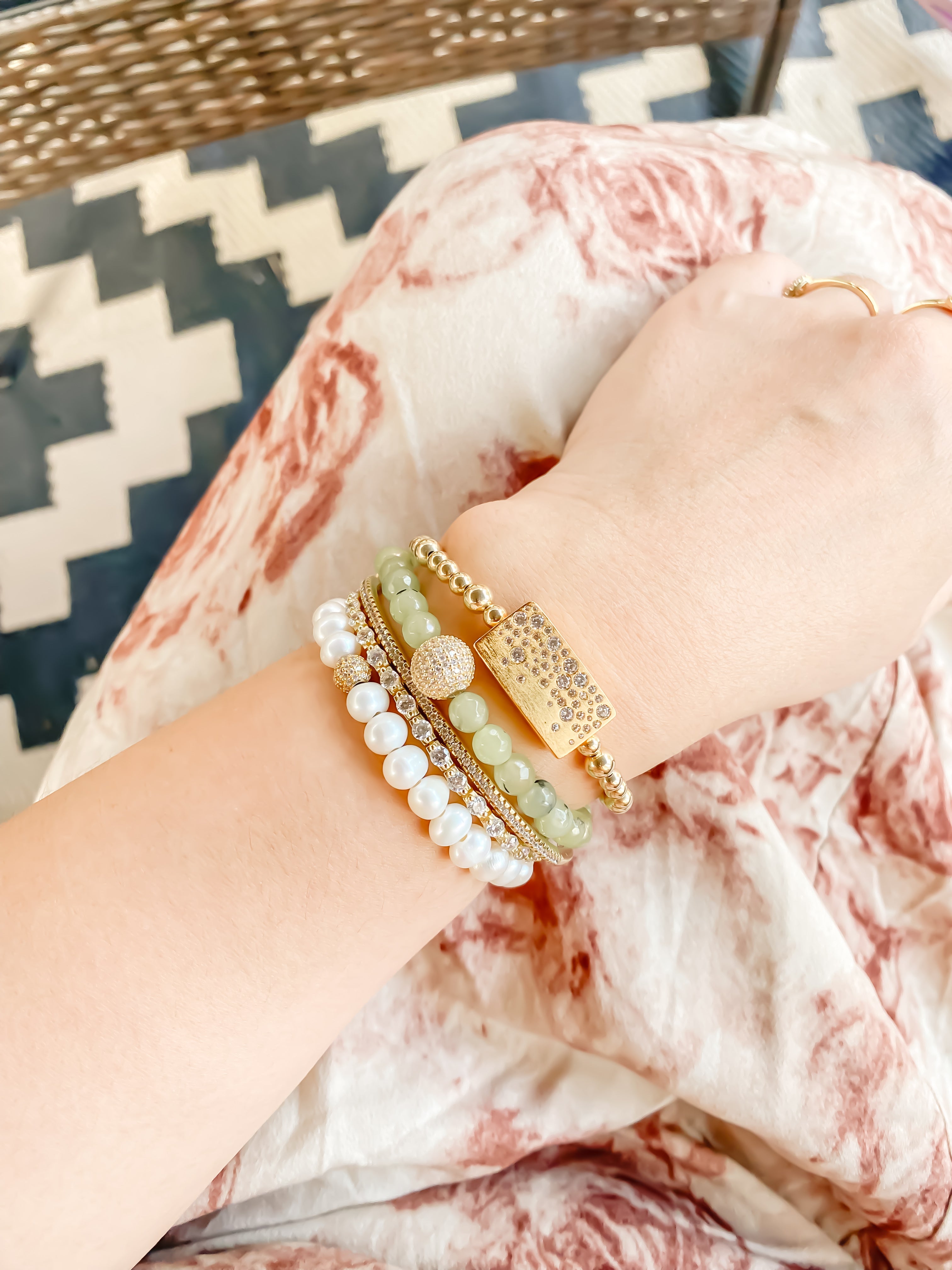 CRYSTAL BALL ON PREHNITE ELASTIC BRACELET