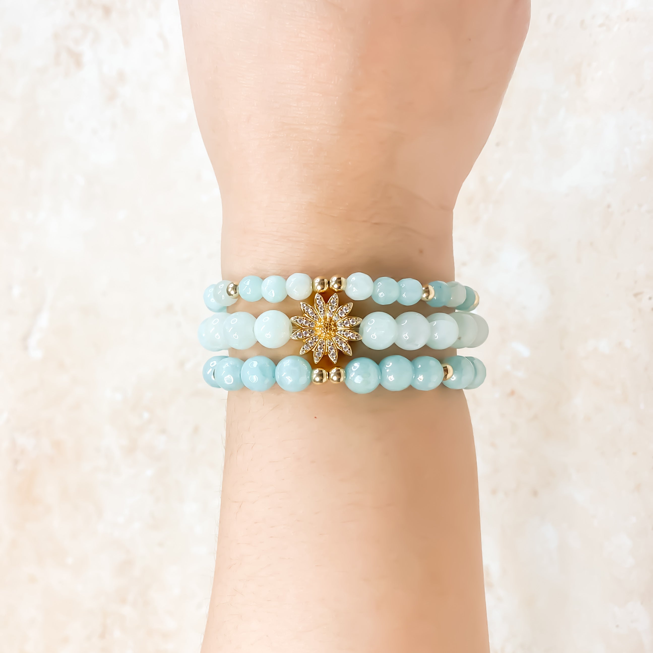 DAISY ON BEACH GLASS ELASTIC BRACELET