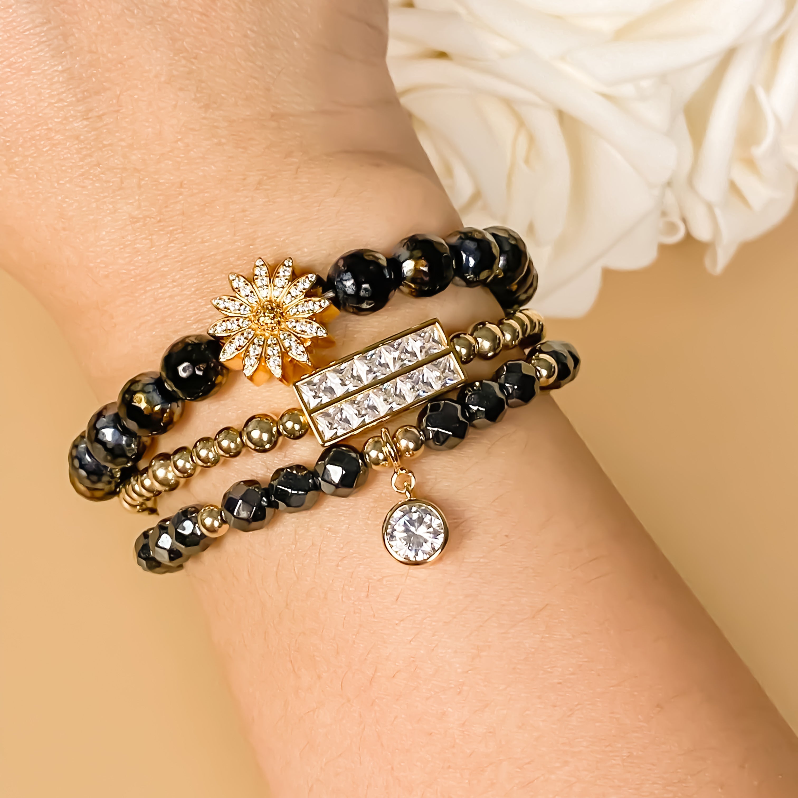 DAISY ON BLACK GALA ELASTIC BRACELET