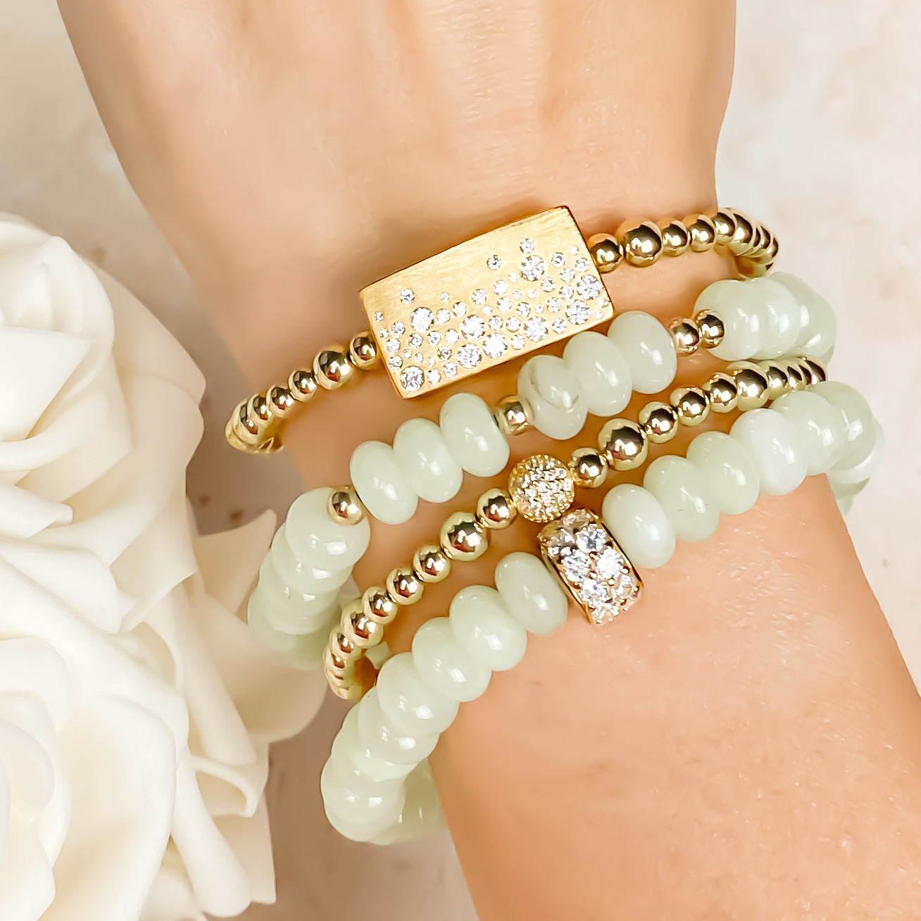 RONDELLE ON PALE LIME ELASTIC BRACELET