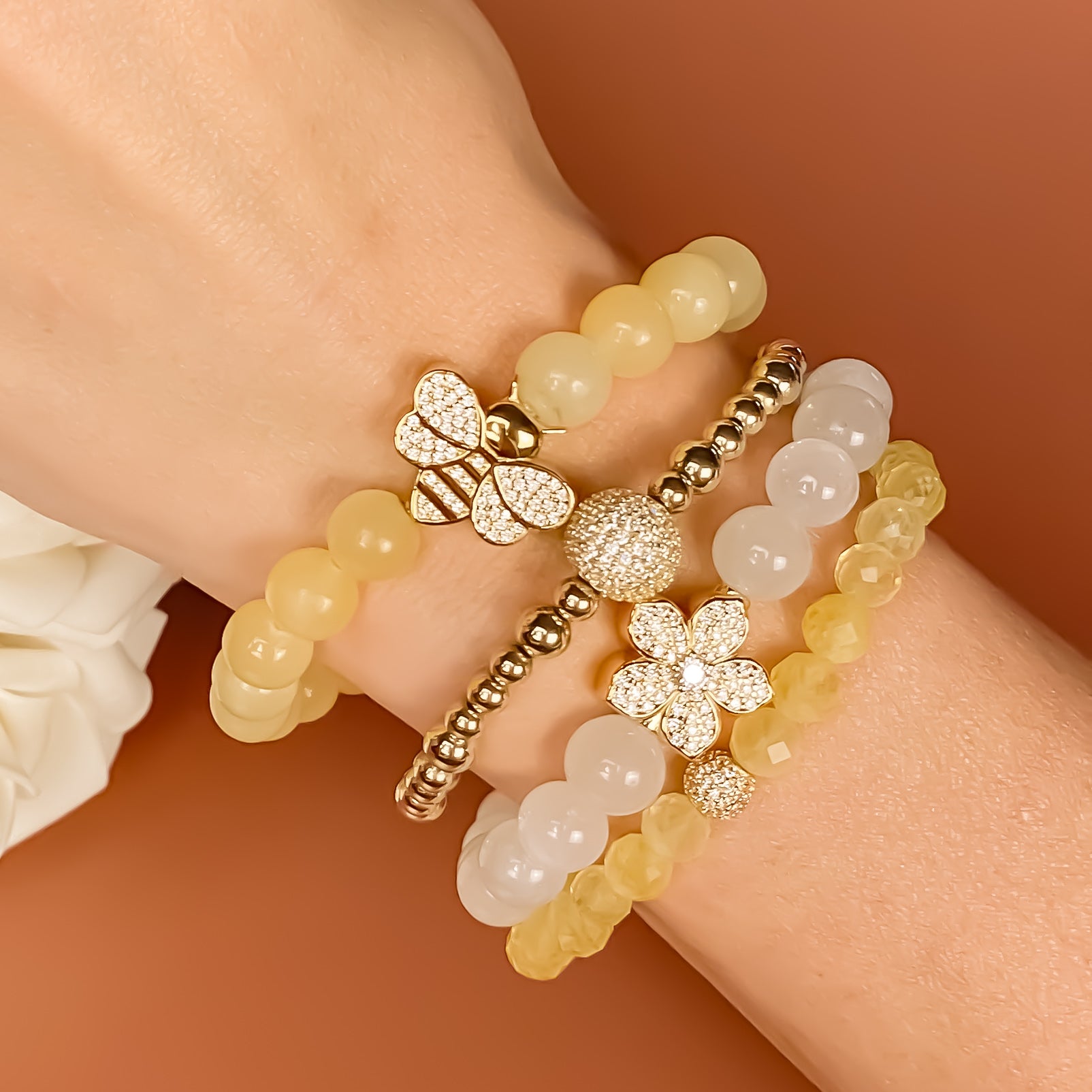 BEE ON HONEY ONYX ELASTIC BRACELET