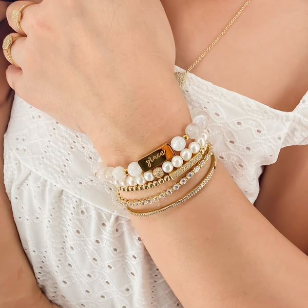 GRACE ON WHITE MOONSTONE ELASTIC BRACELET