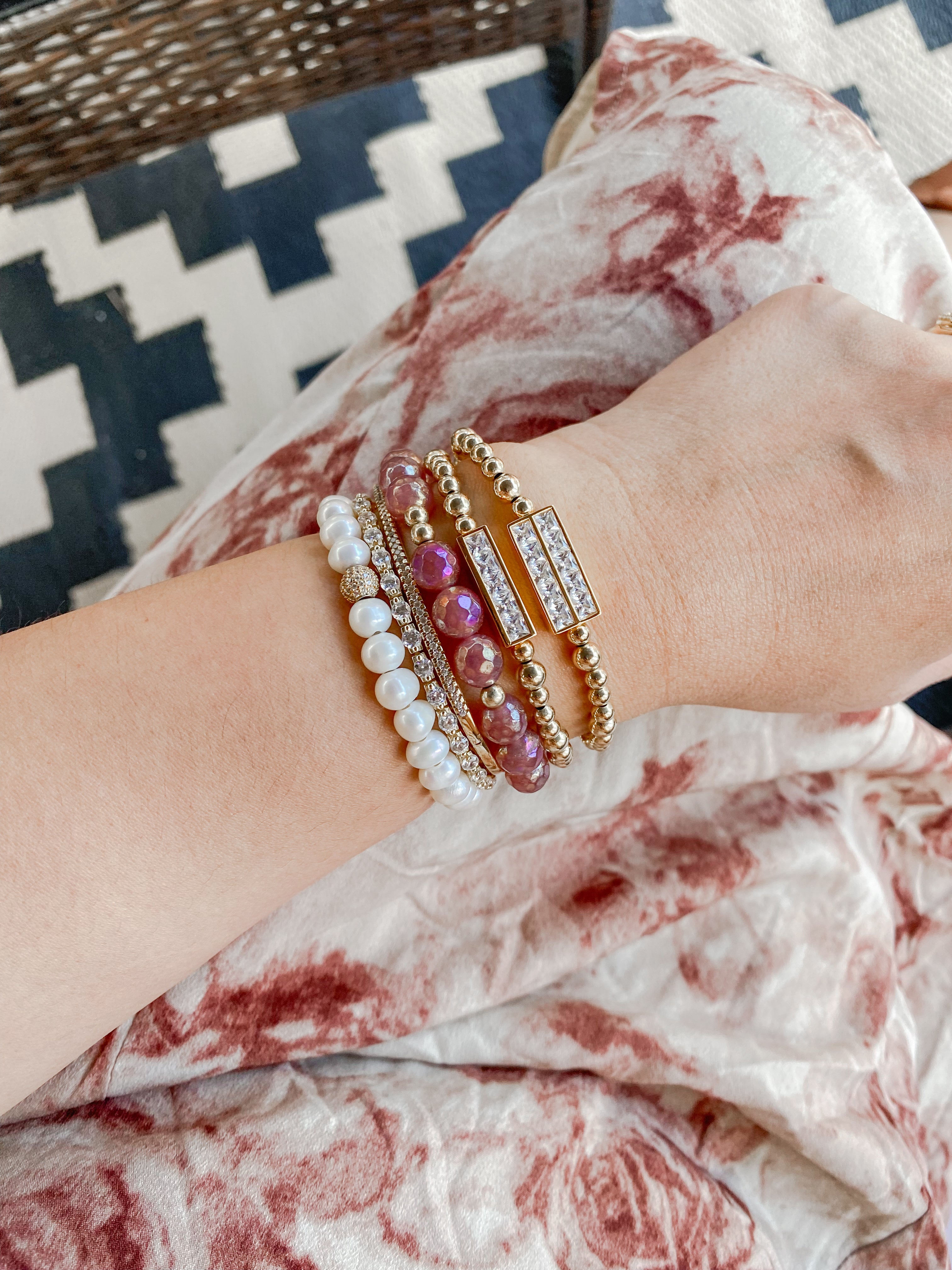 PRINCESS BAR ON GOLD FILLED BEADS ELASTIC BRACELET