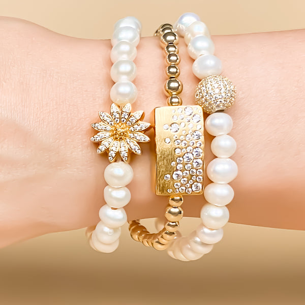 CRYSTAL BALL ON WHITE PEARL ELASTIC BRACELET