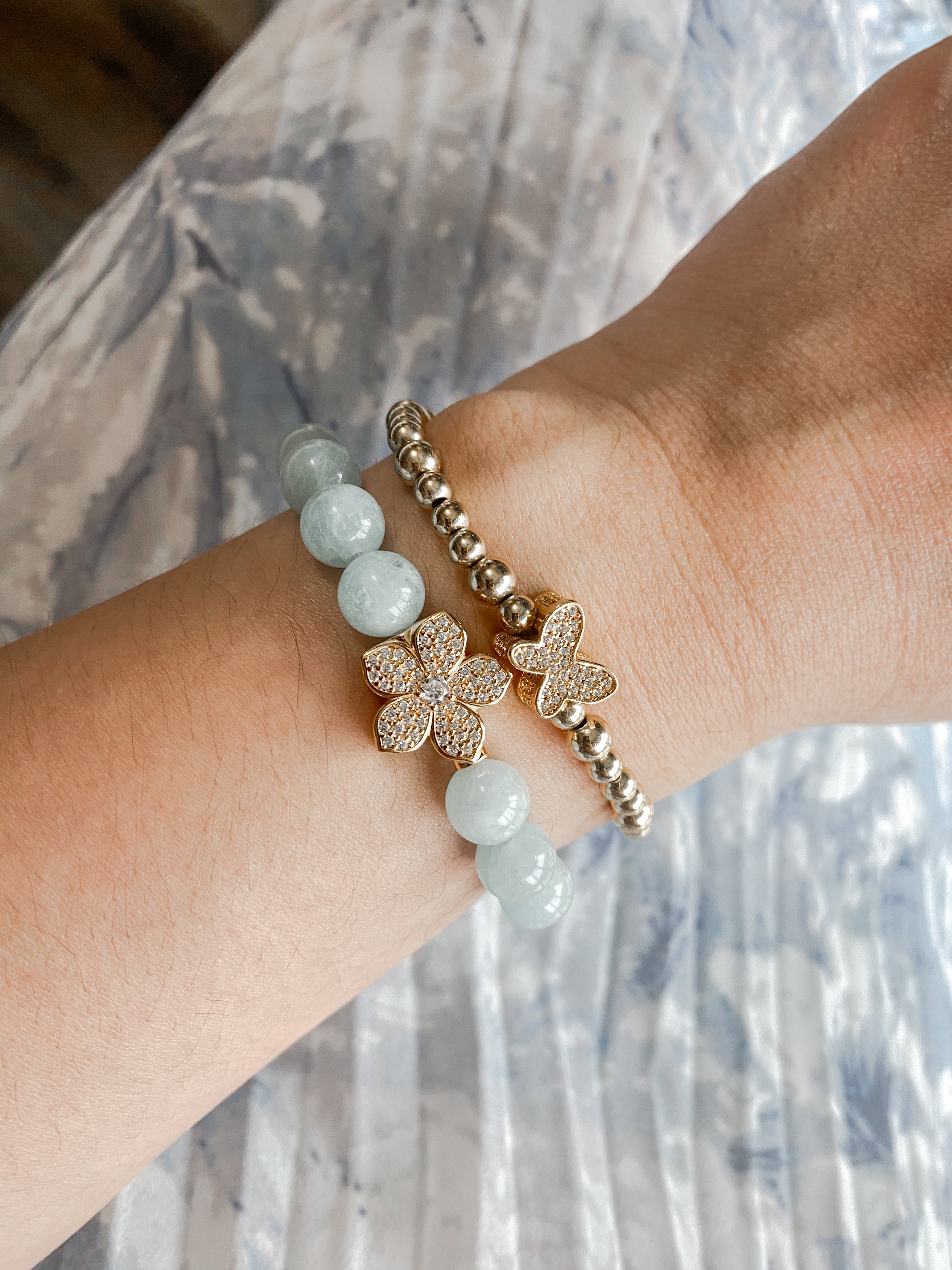 HIBISCUS ON AQUAMARINE ELASTIC BRACELET