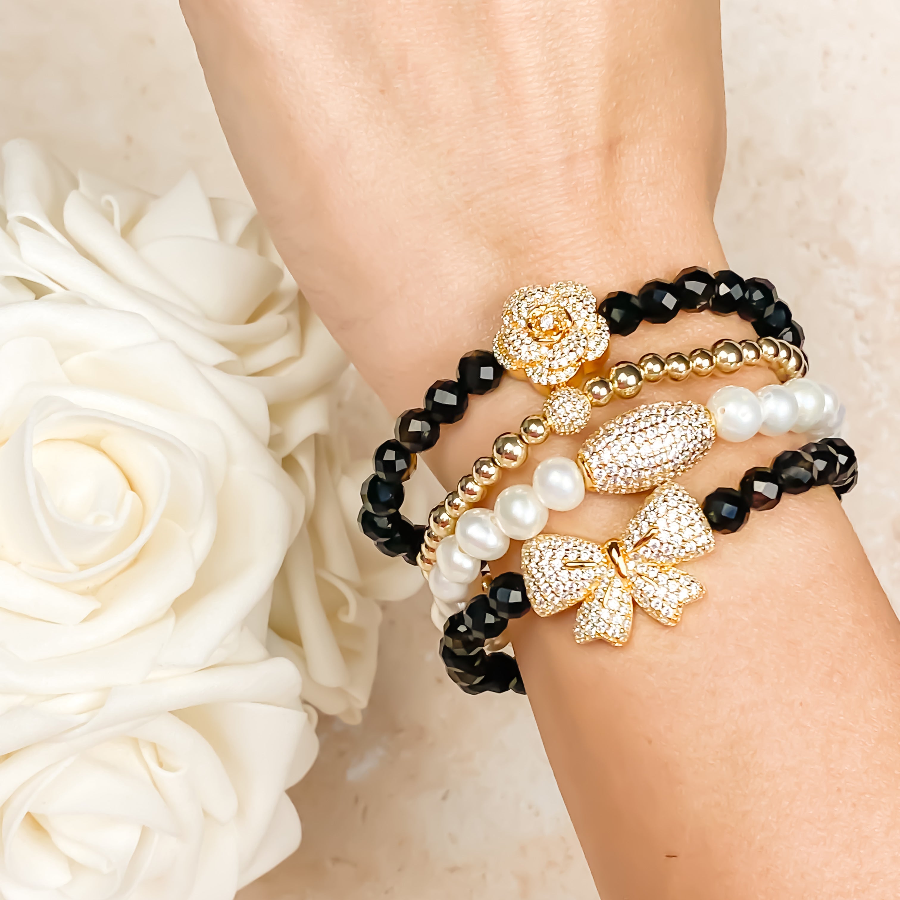 RIBBON ON BLACK ONYX ELASTIC BRACELET