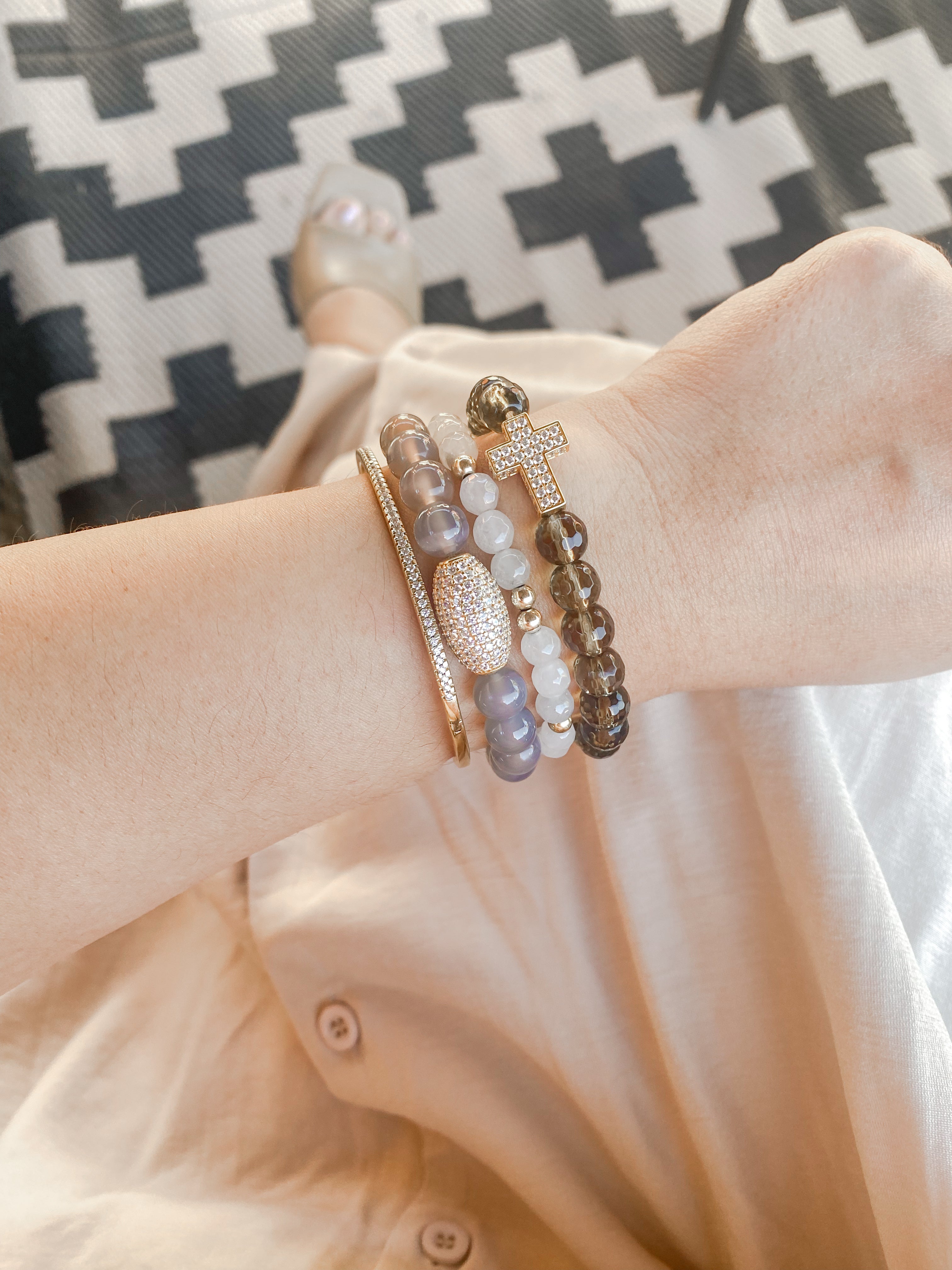 BARREL ON GRAY AGATE