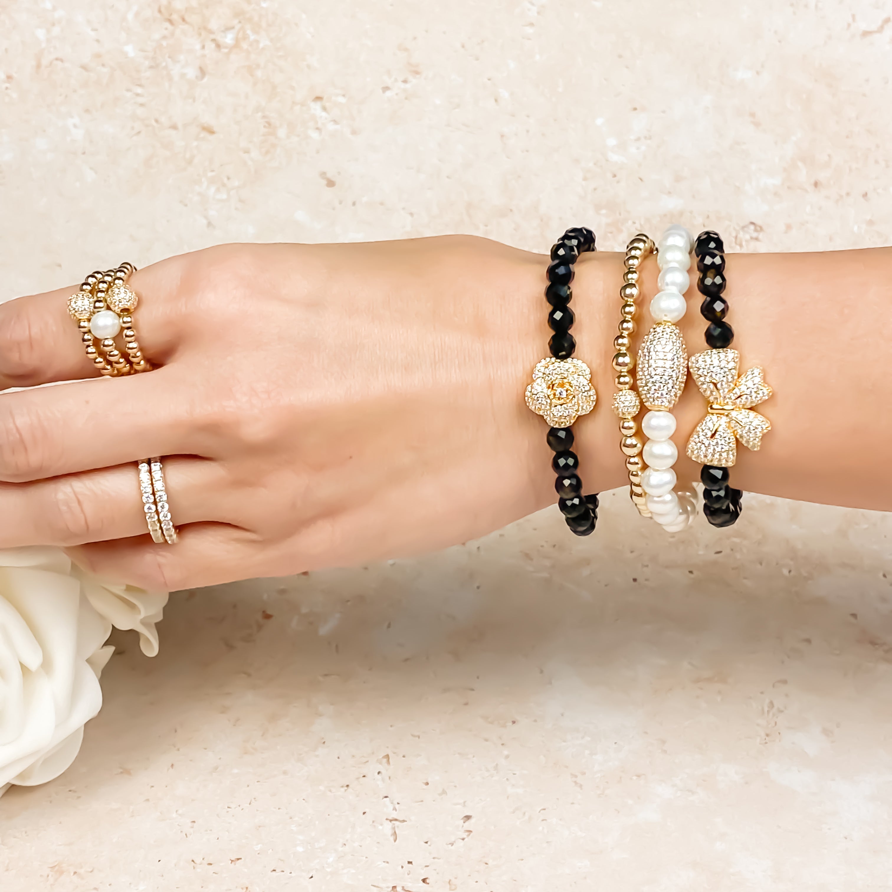 RIBBON ON BLACK ONYX ELASTIC BRACELET