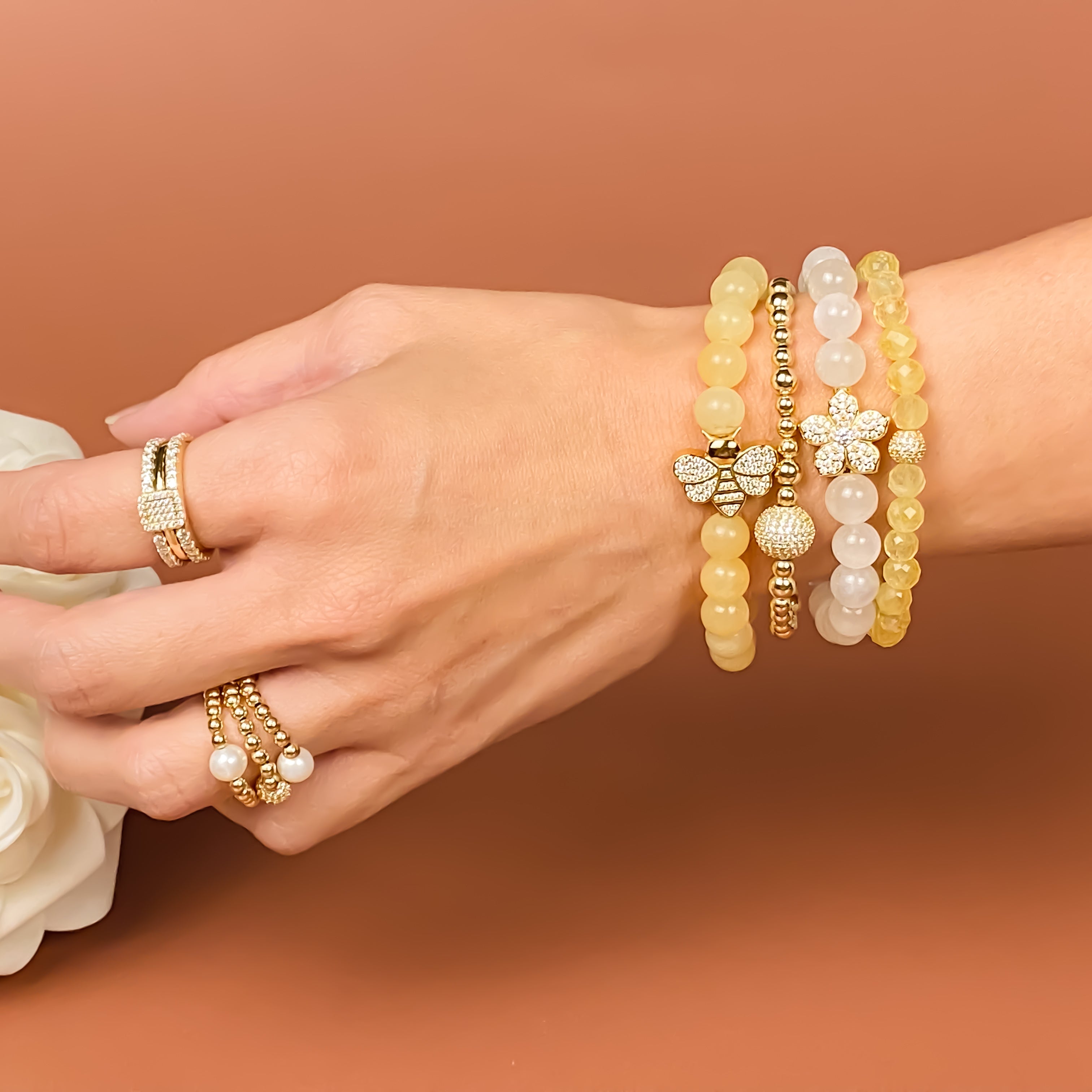 BEE ON HONEY ONYX ELASTIC BRACELET