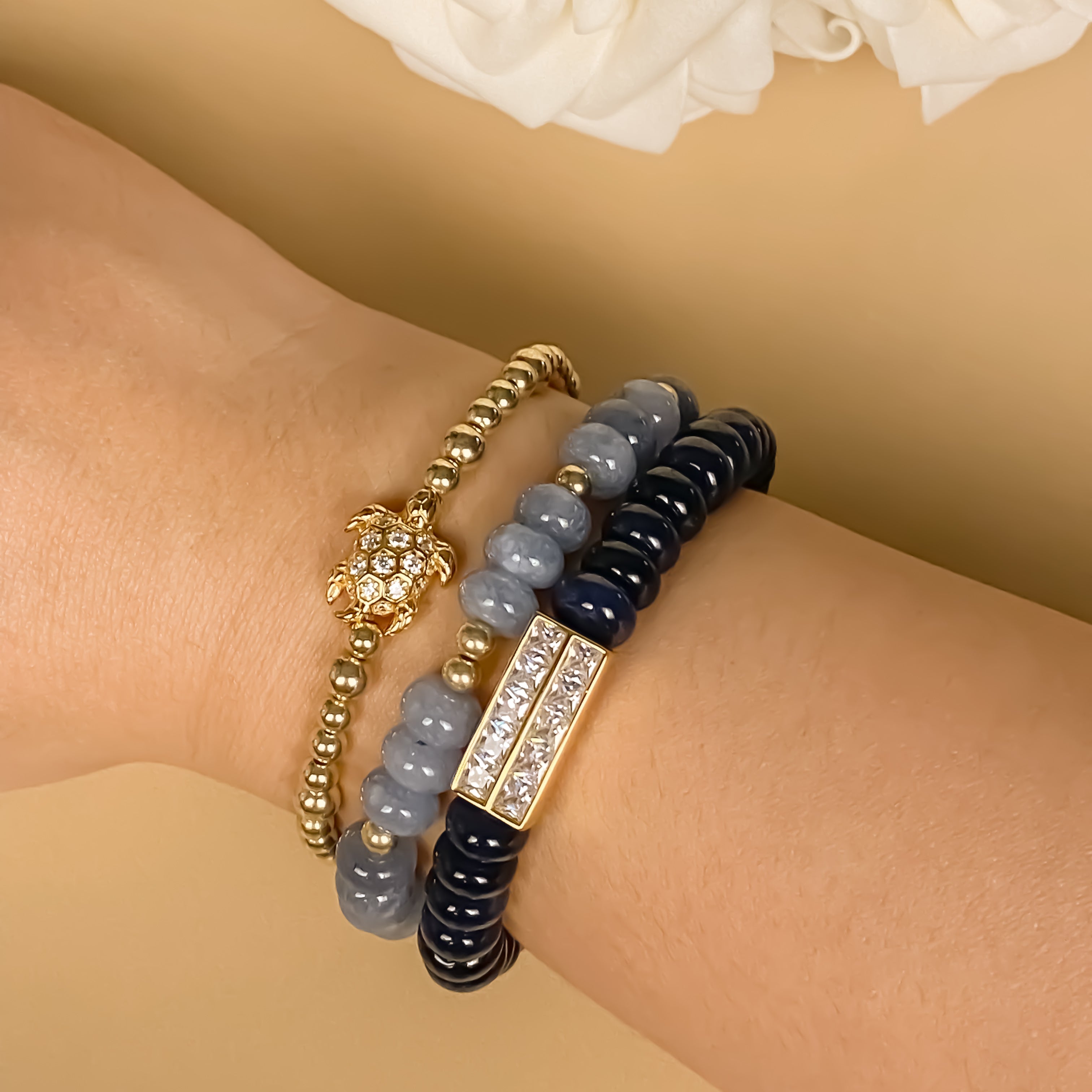 TURTLE ON GOLD FILLED BEADS ELASTIC BRACELET